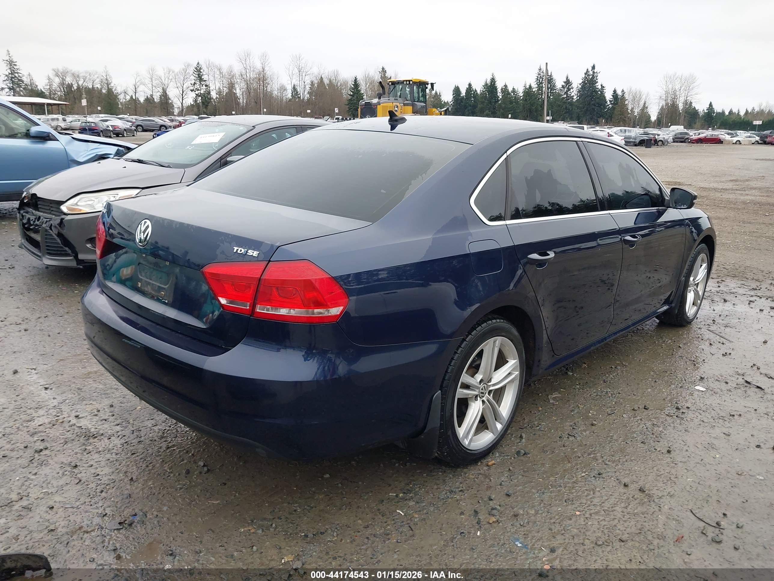 VOLKSWAGEN PASSAT image 4
