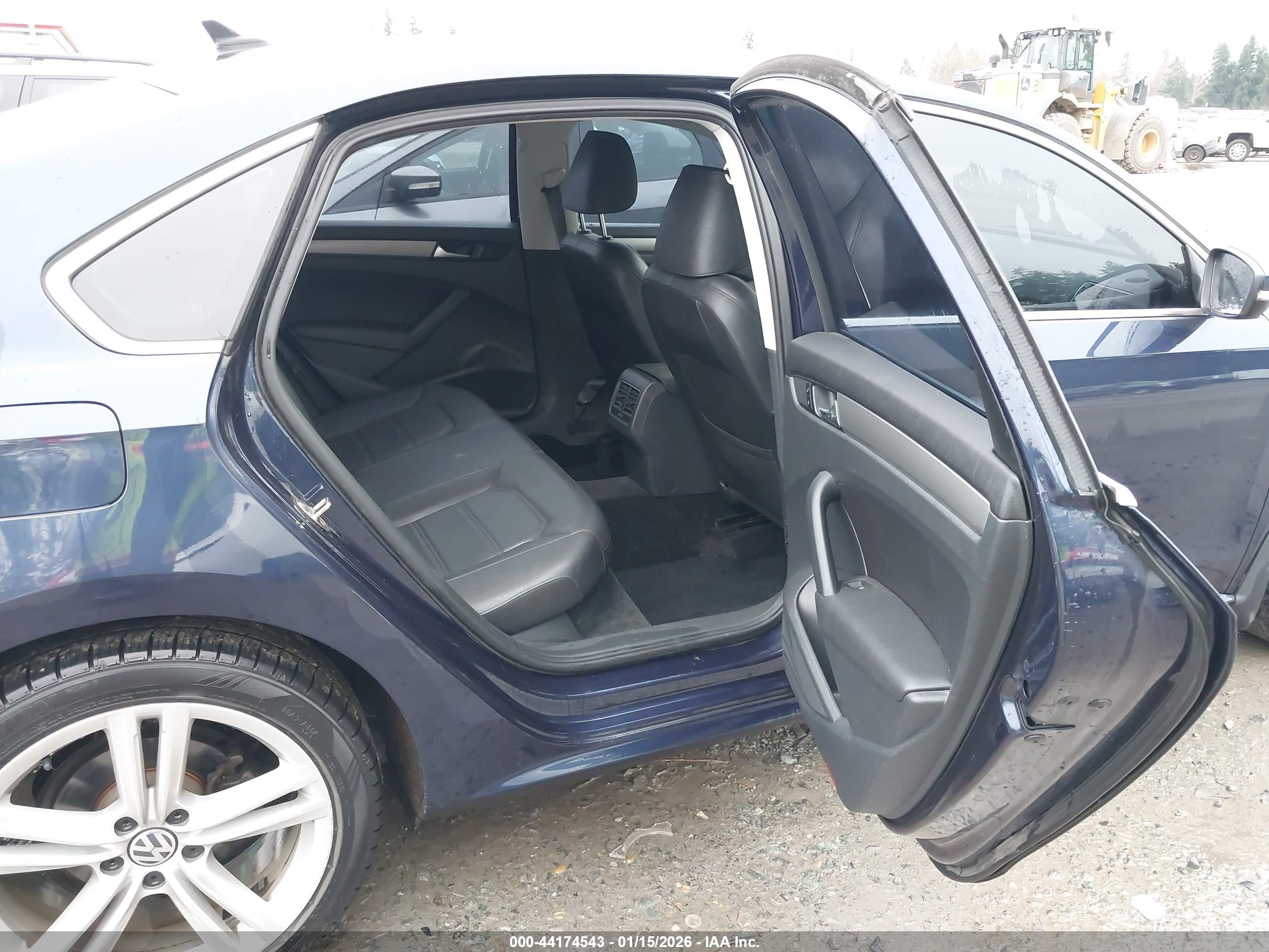 VOLKSWAGEN PASSAT image 8