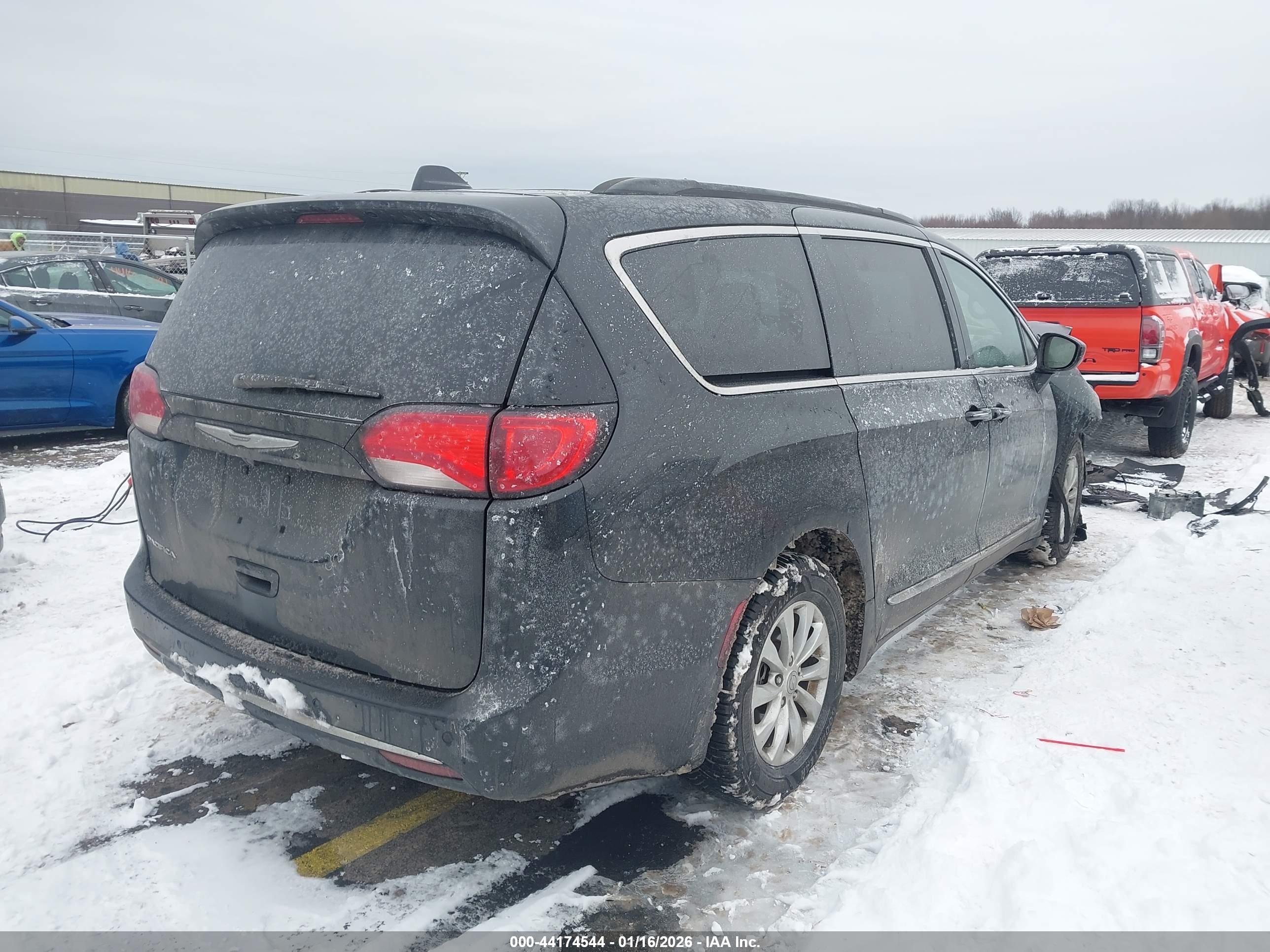CHRYSLER PACIFICA image 4
