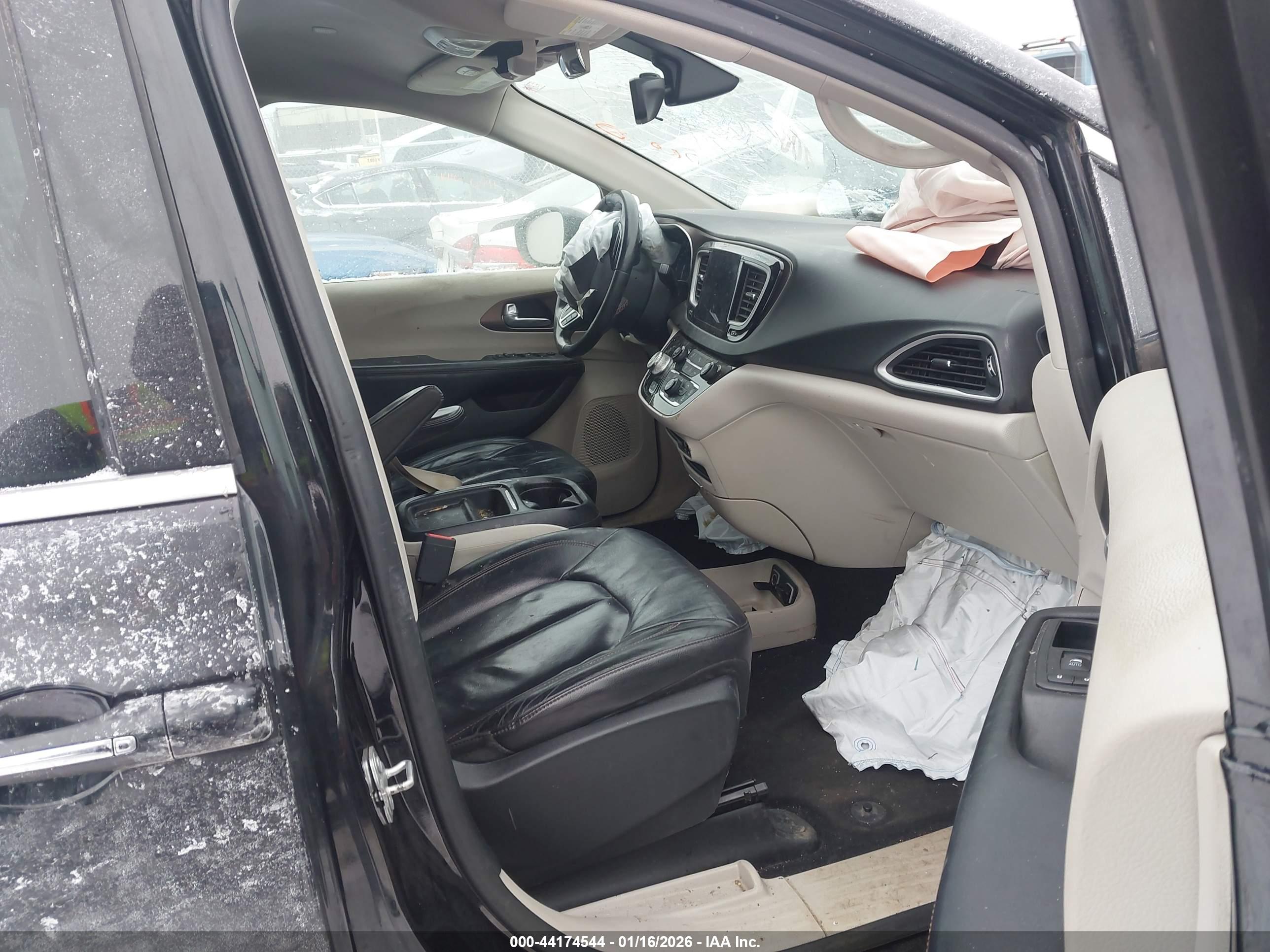 CHRYSLER PACIFICA image 5