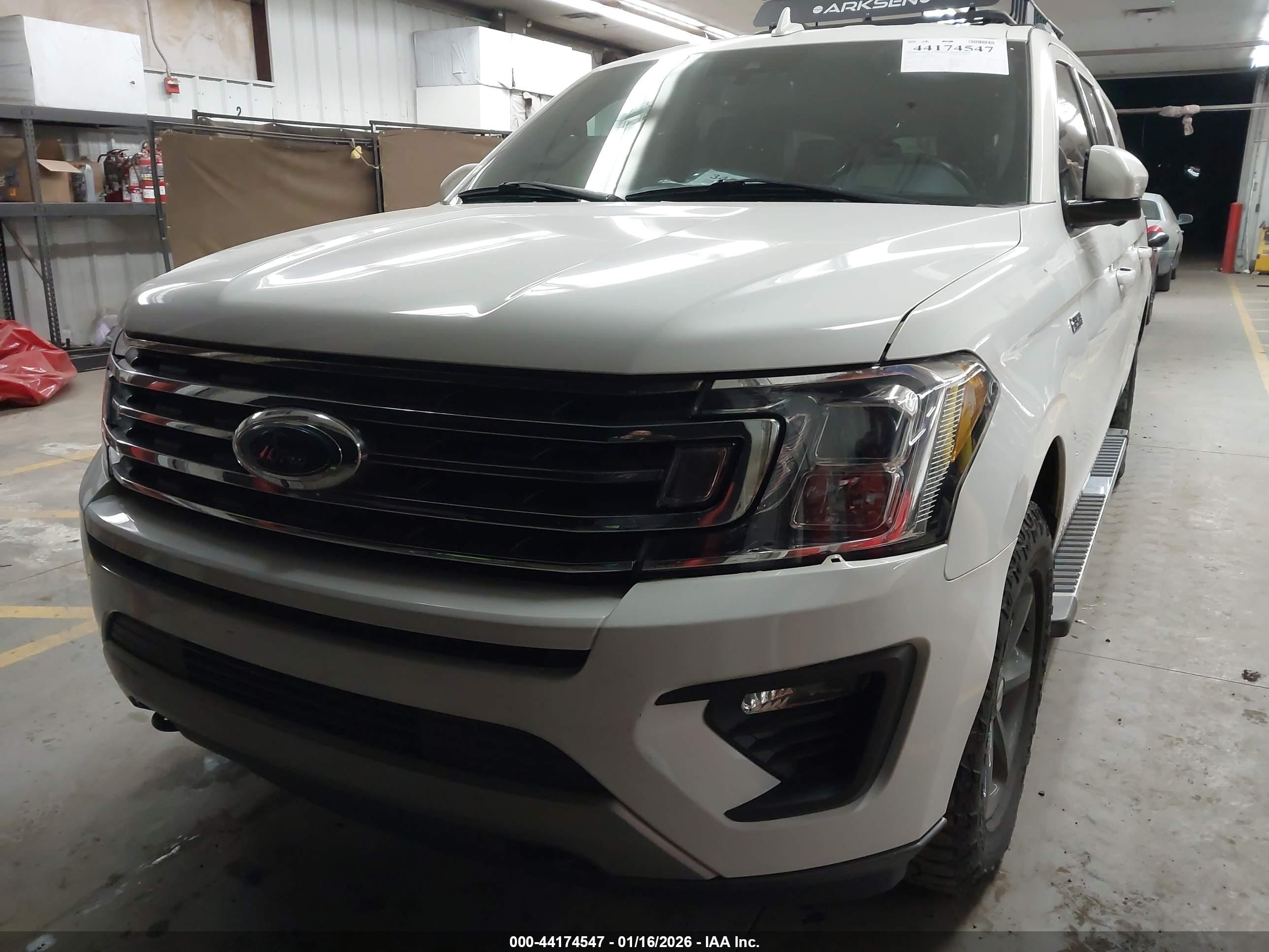 FORD EXPEDITION image 6