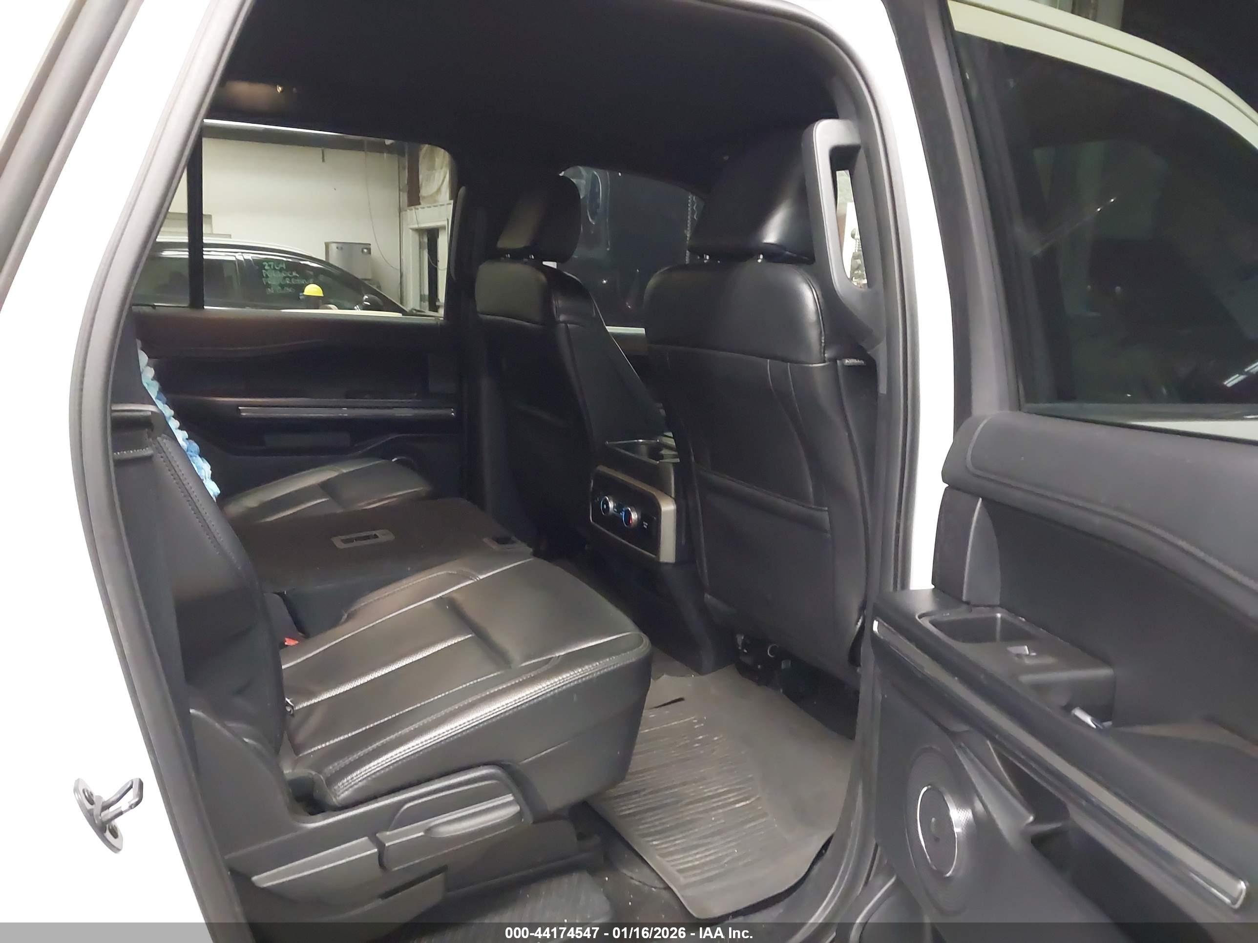 FORD EXPEDITION image 8