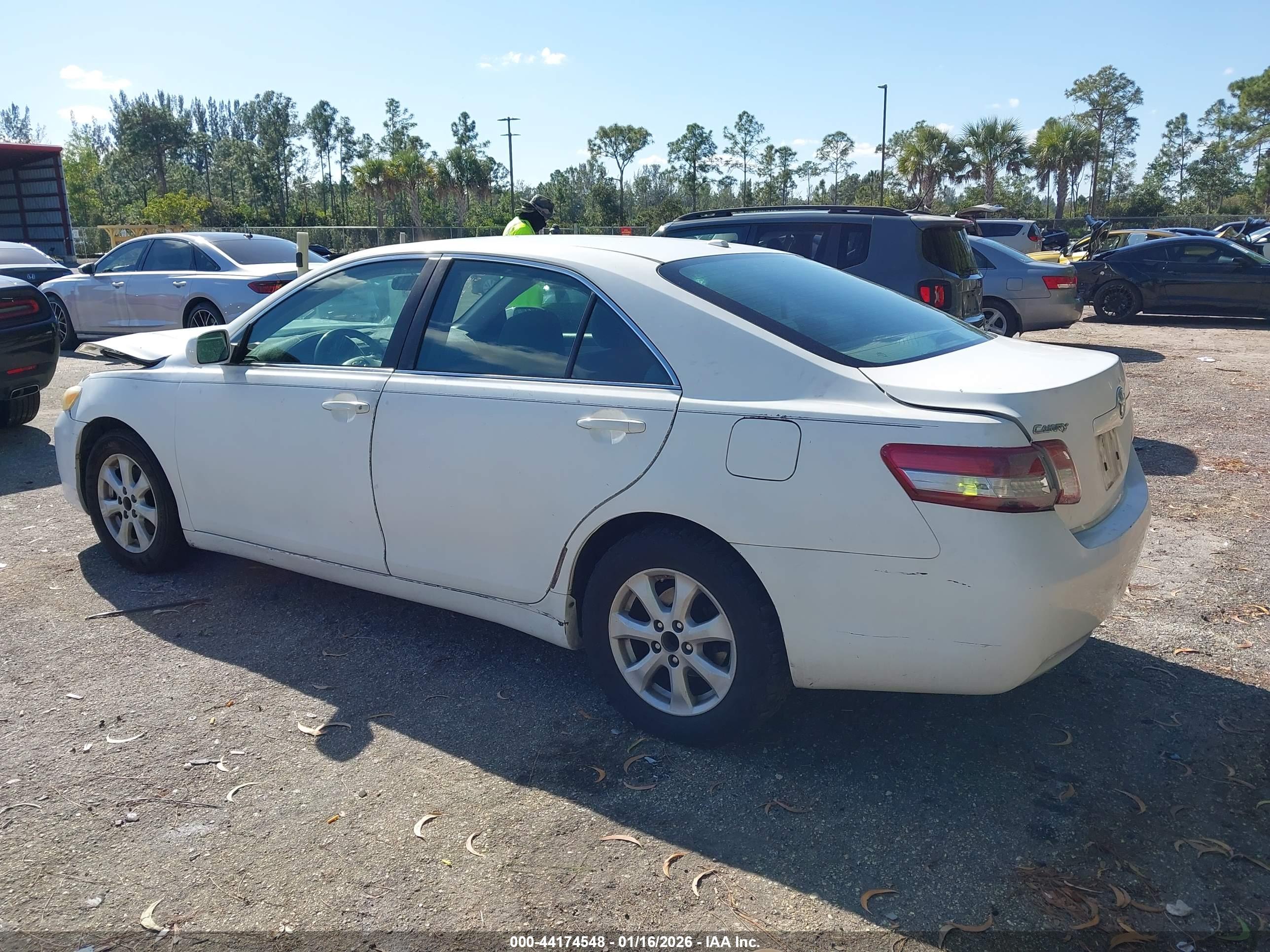 TOYOTA CAMRY image 3