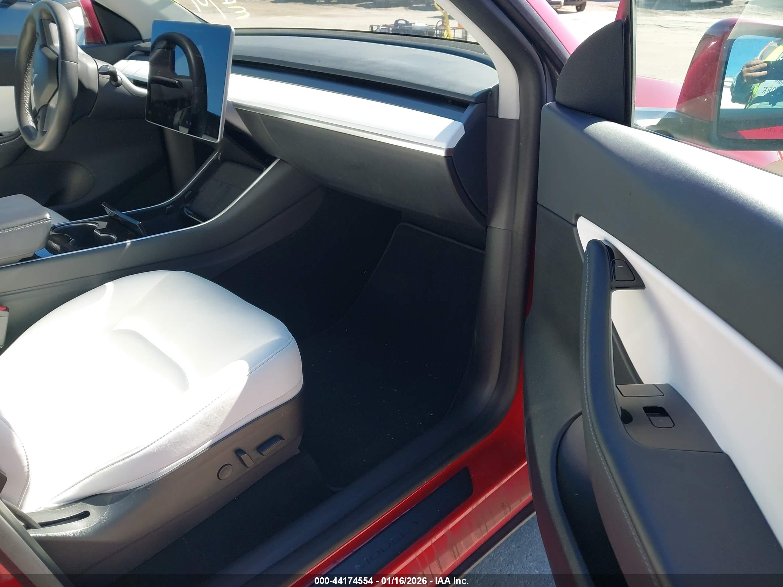 TESLA MODEL image 5