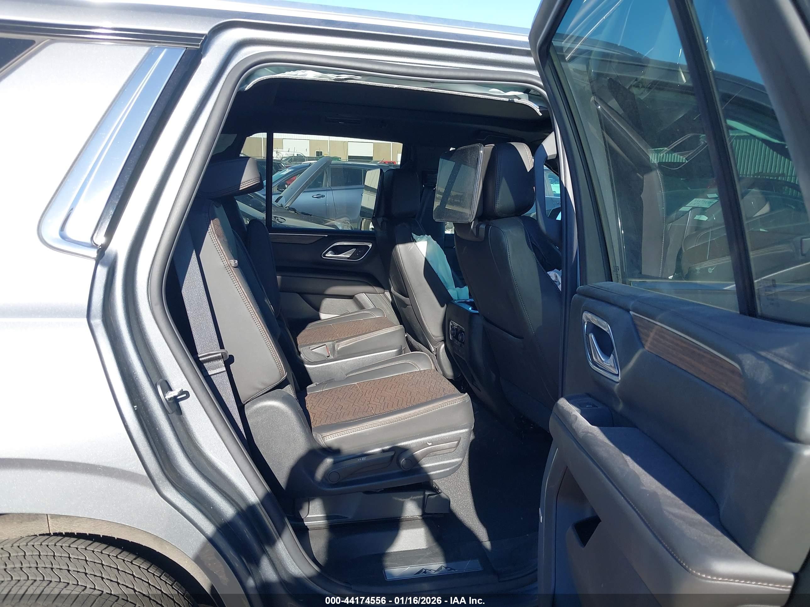CHEVROLET TAHOE image 8