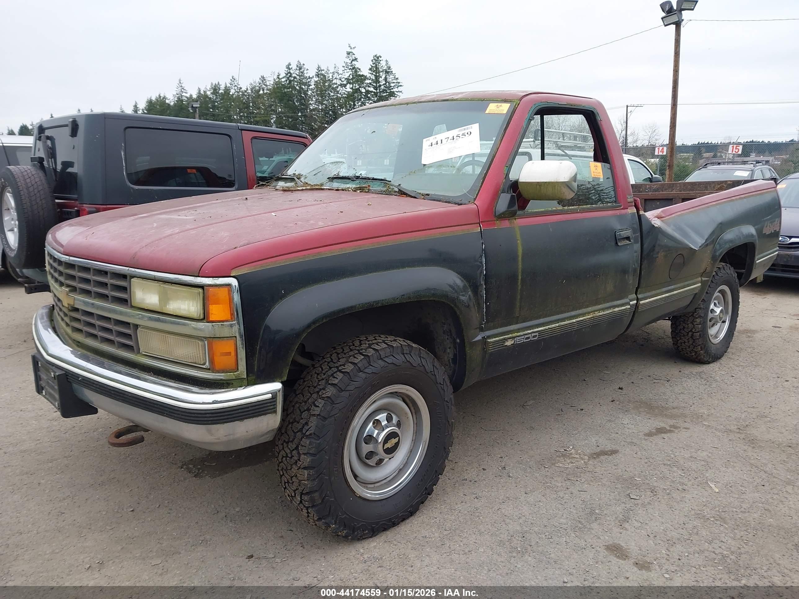 CHEVROLET GMT-400 image 2