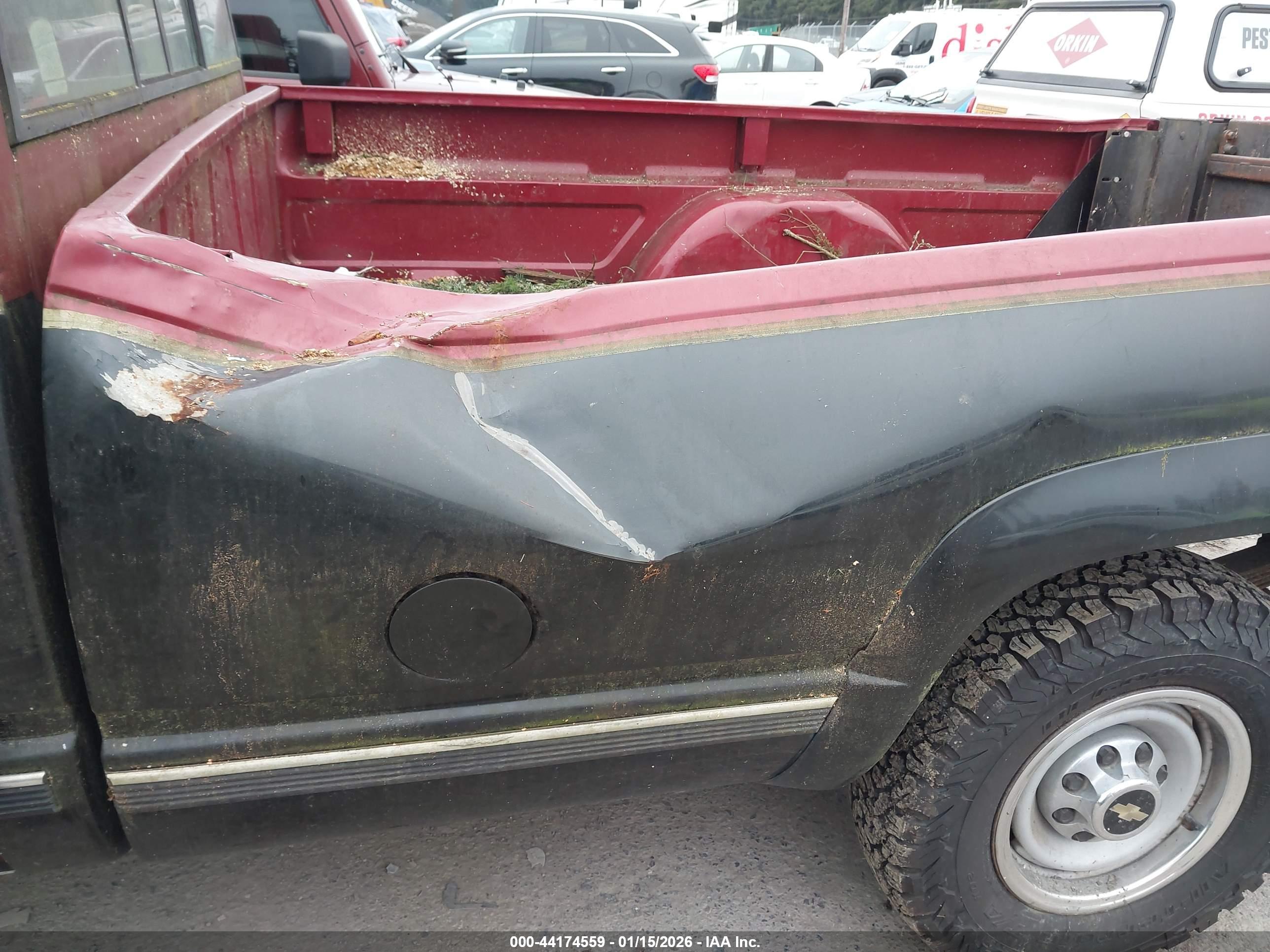 CHEVROLET GMT-400 image 6