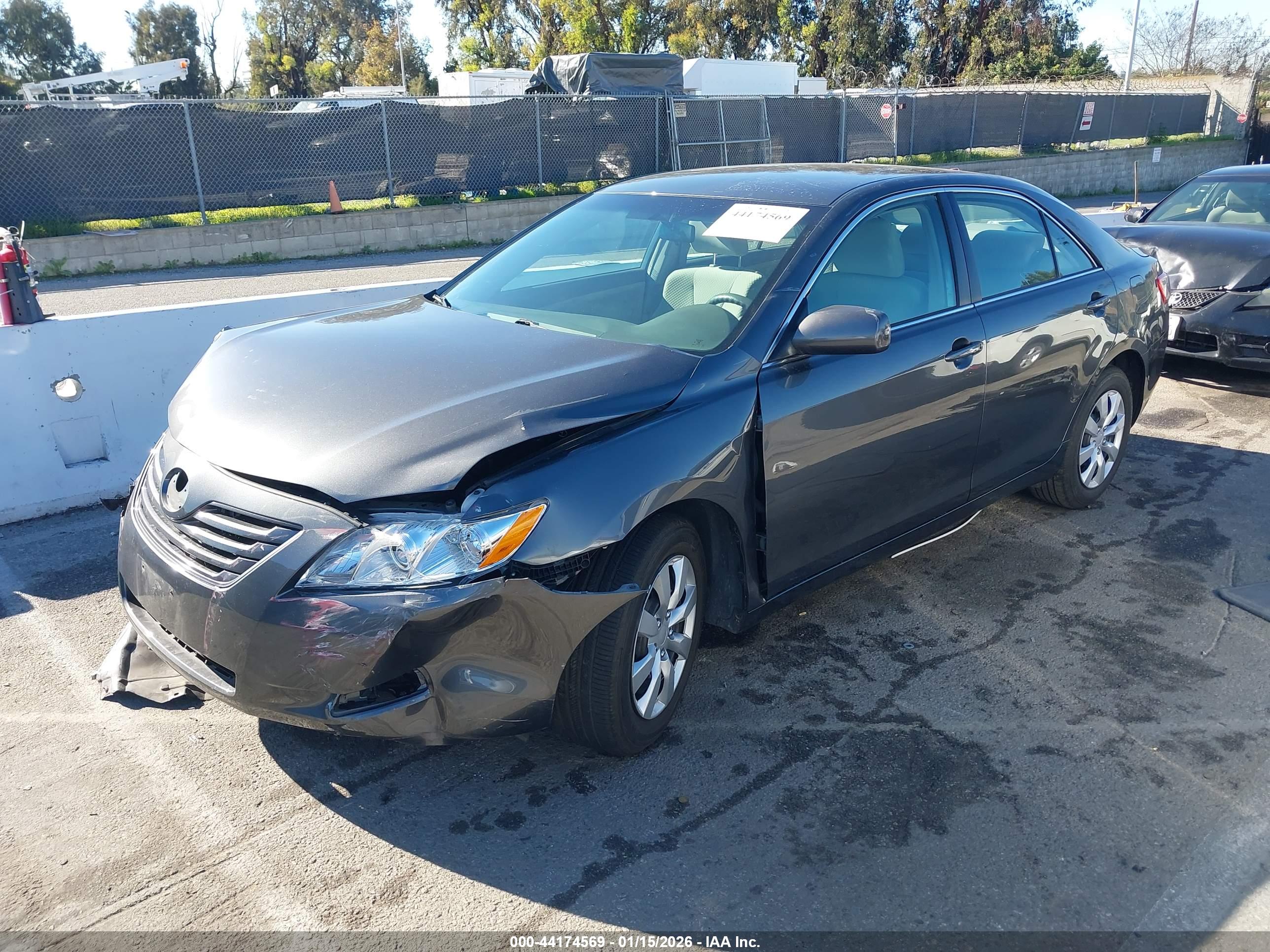 TOYOTA CAMRY image 2