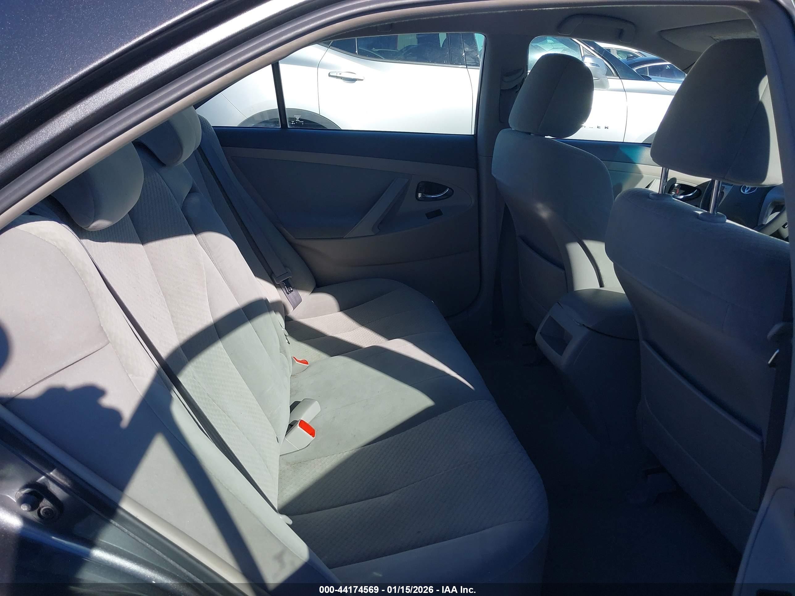 TOYOTA CAMRY image 8