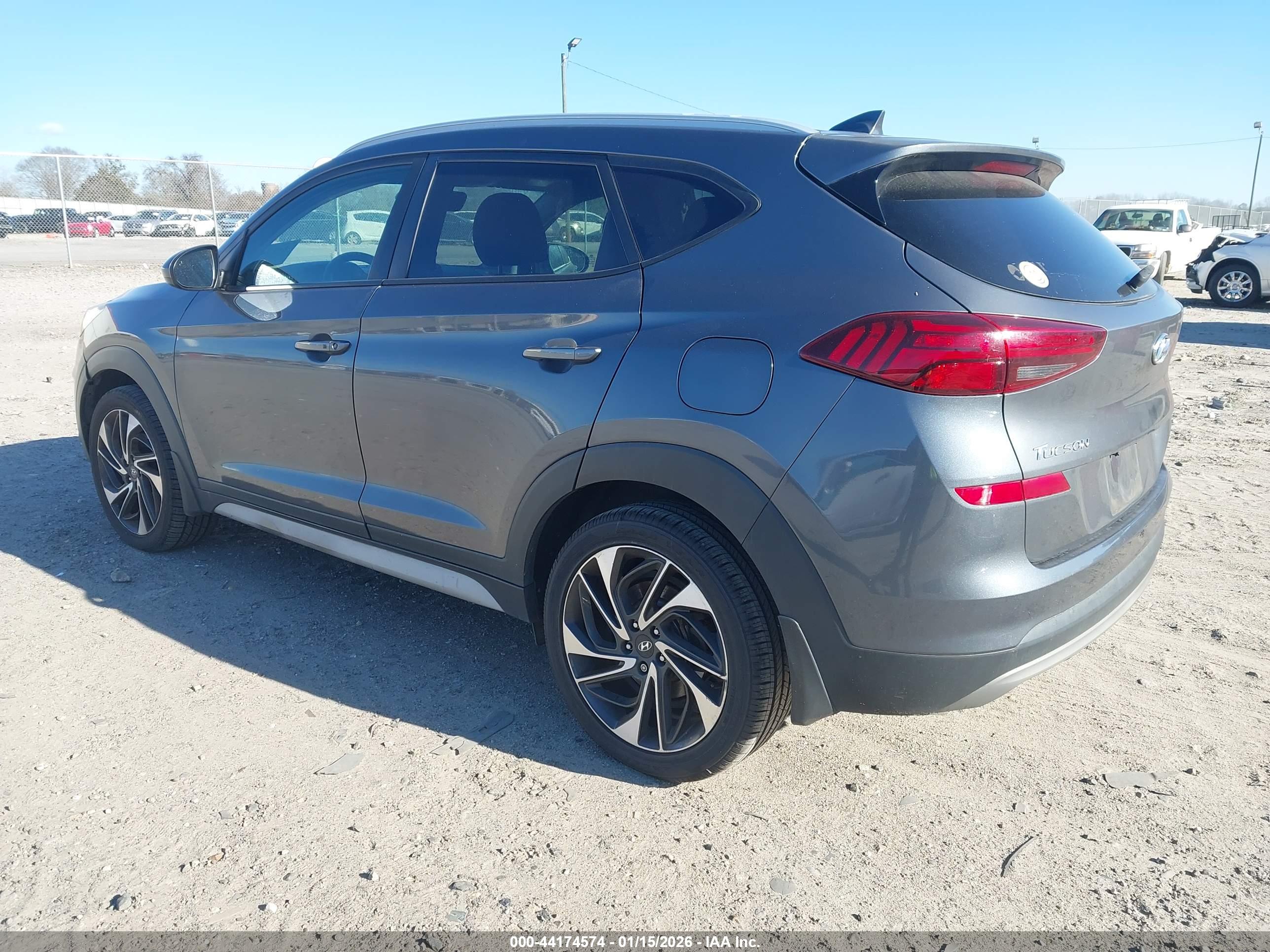 HYUNDAI TUCSON image 3