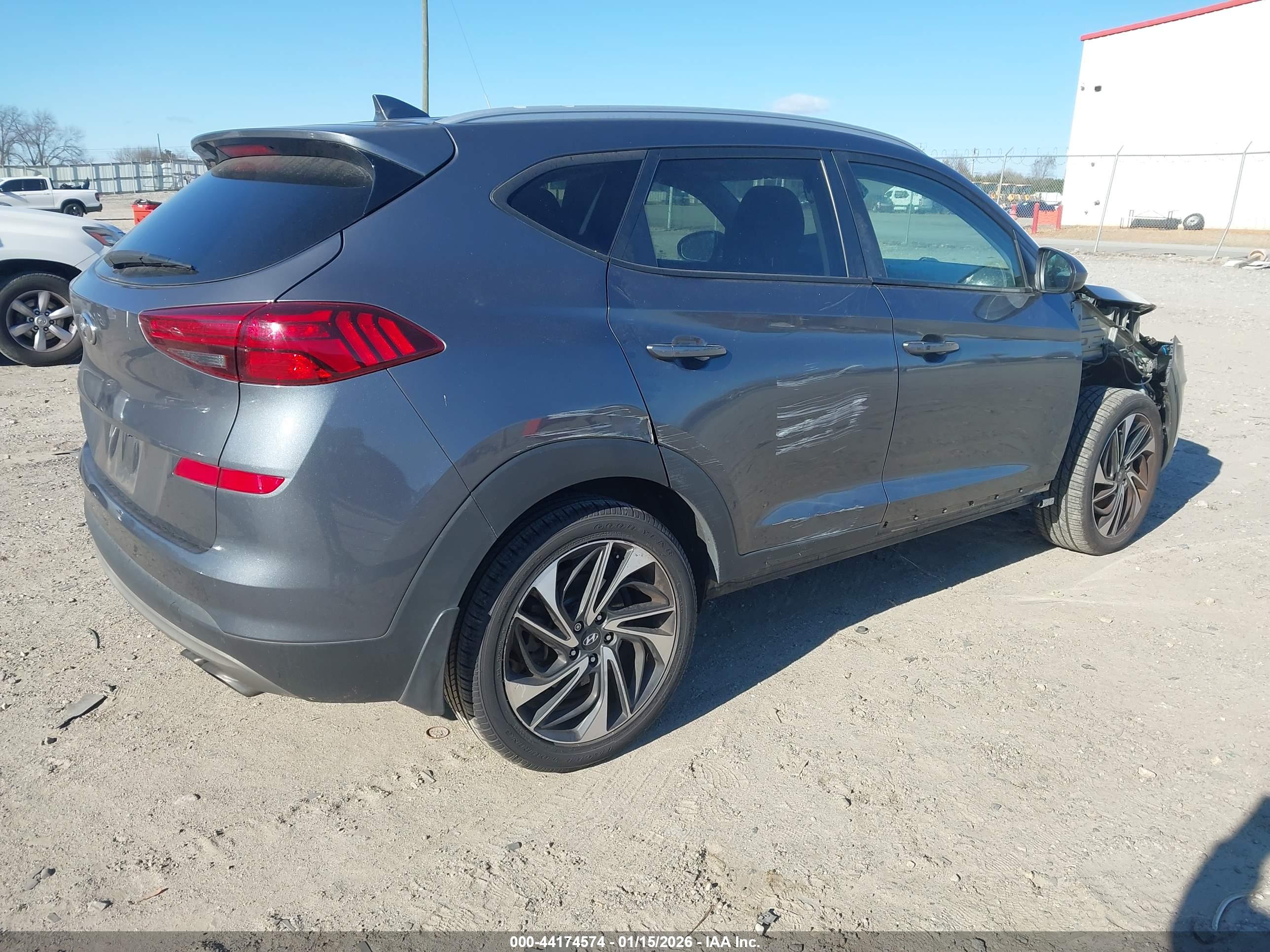 HYUNDAI TUCSON image 4