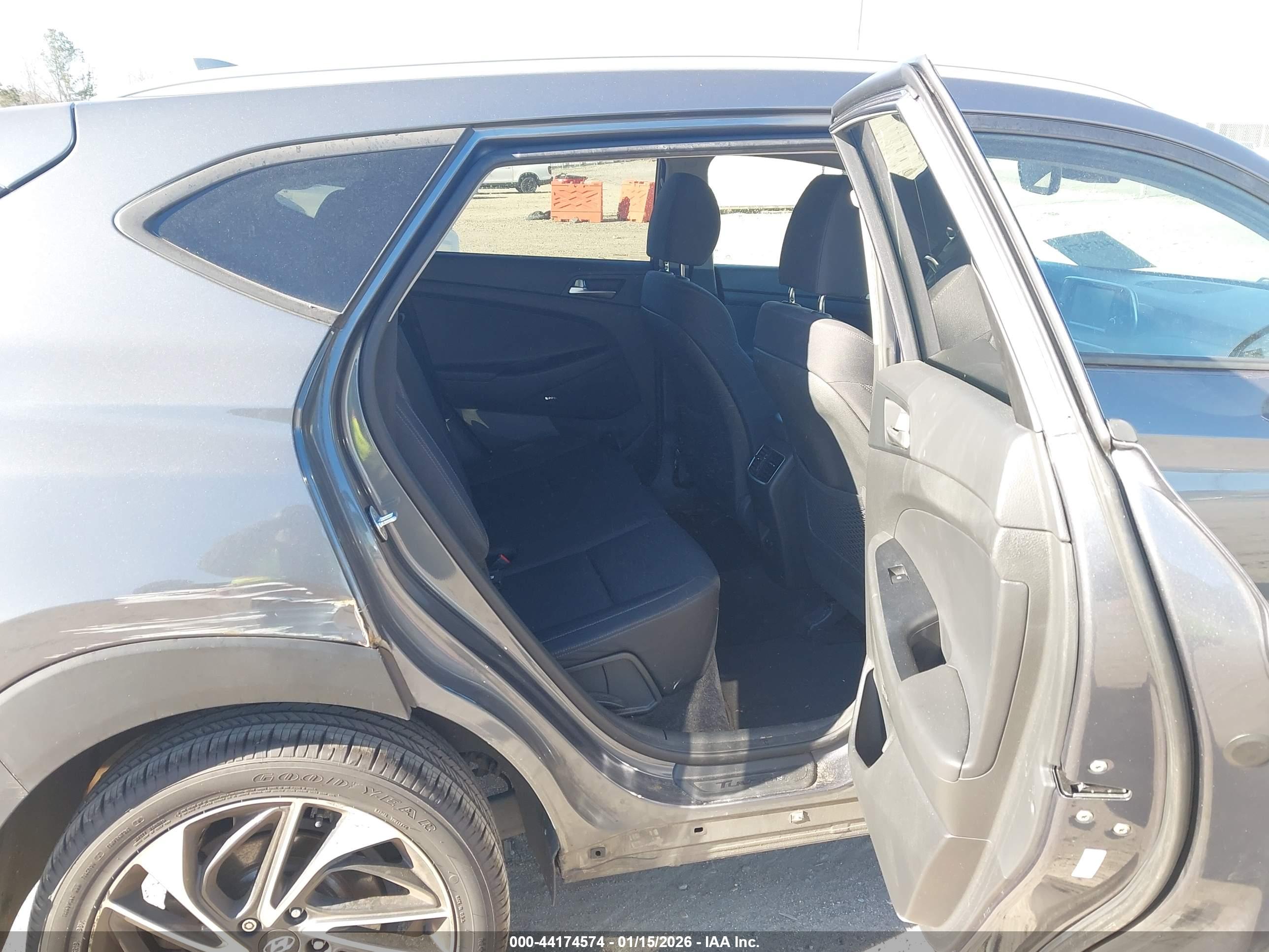 HYUNDAI TUCSON image 8