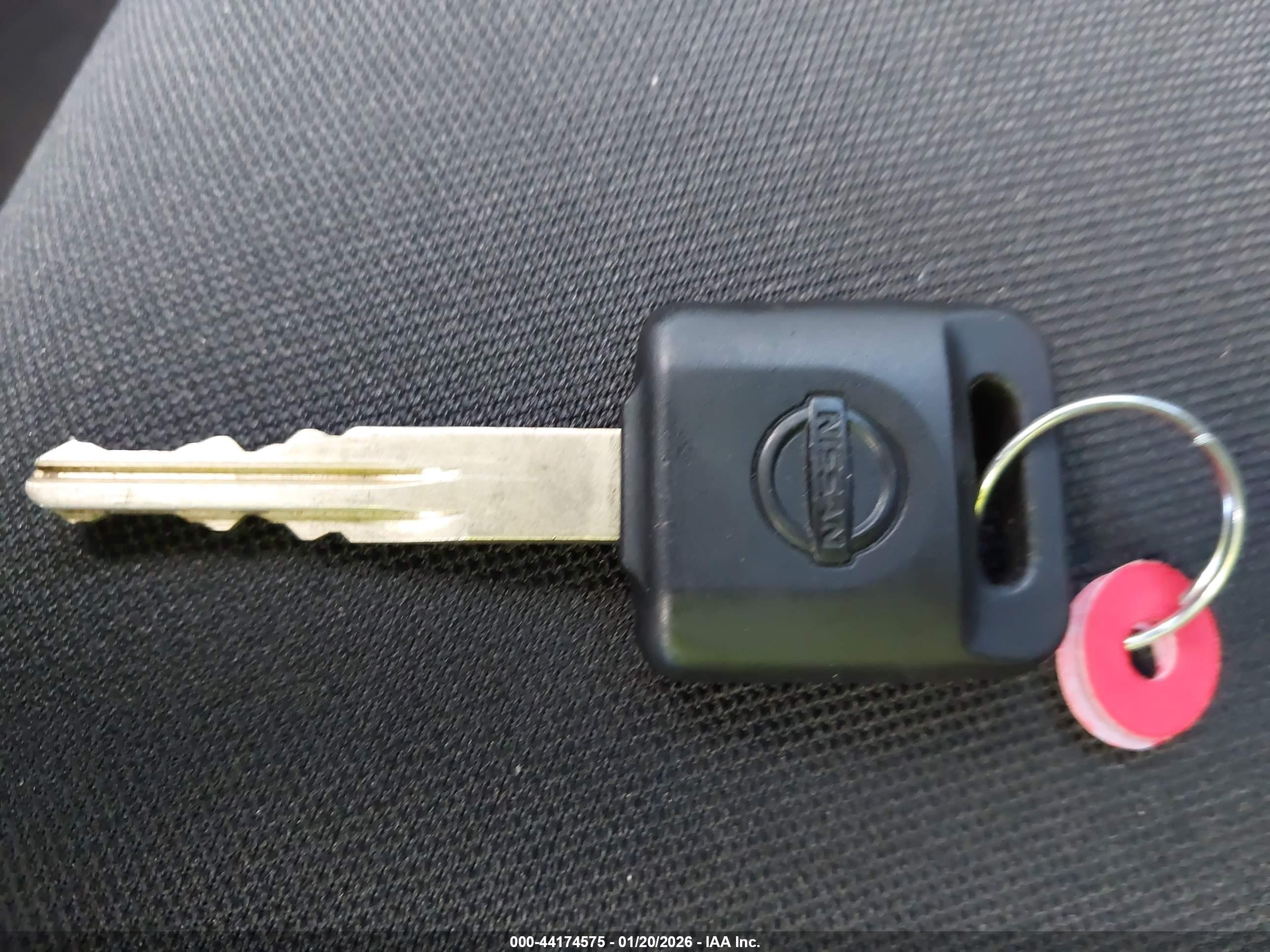 NISSAN VERSA image 11
