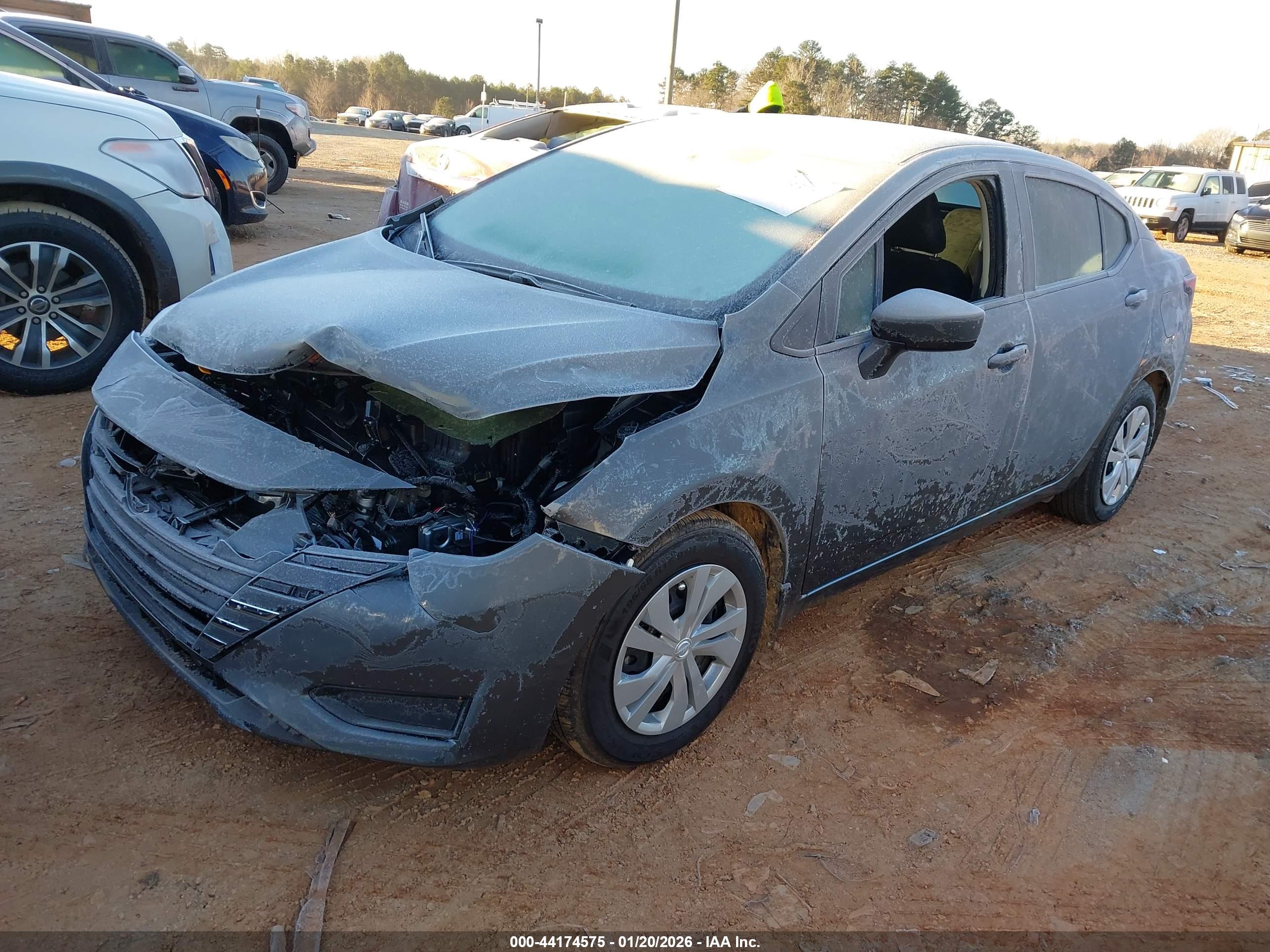 NISSAN VERSA image 2