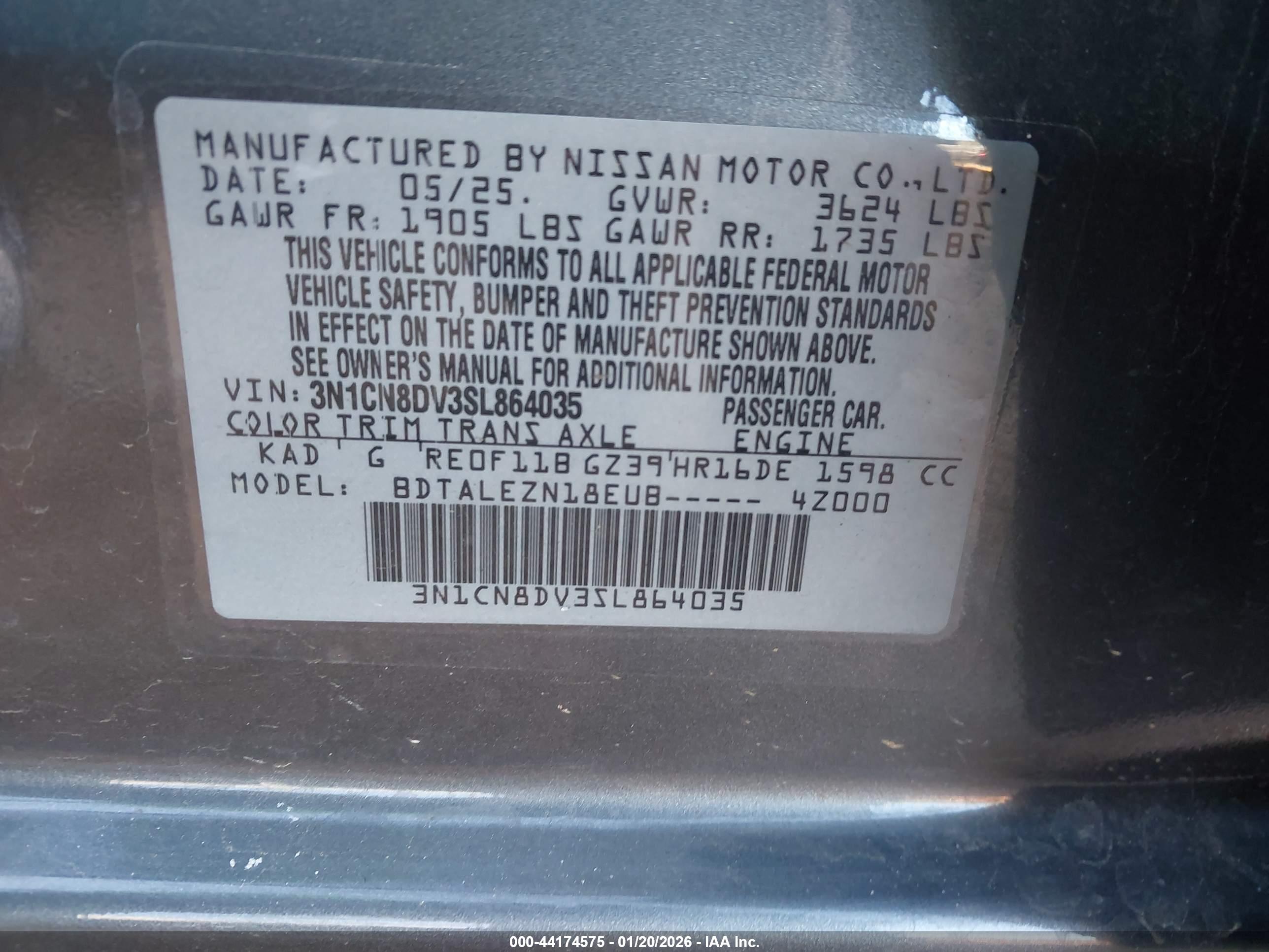 NISSAN VERSA image 9