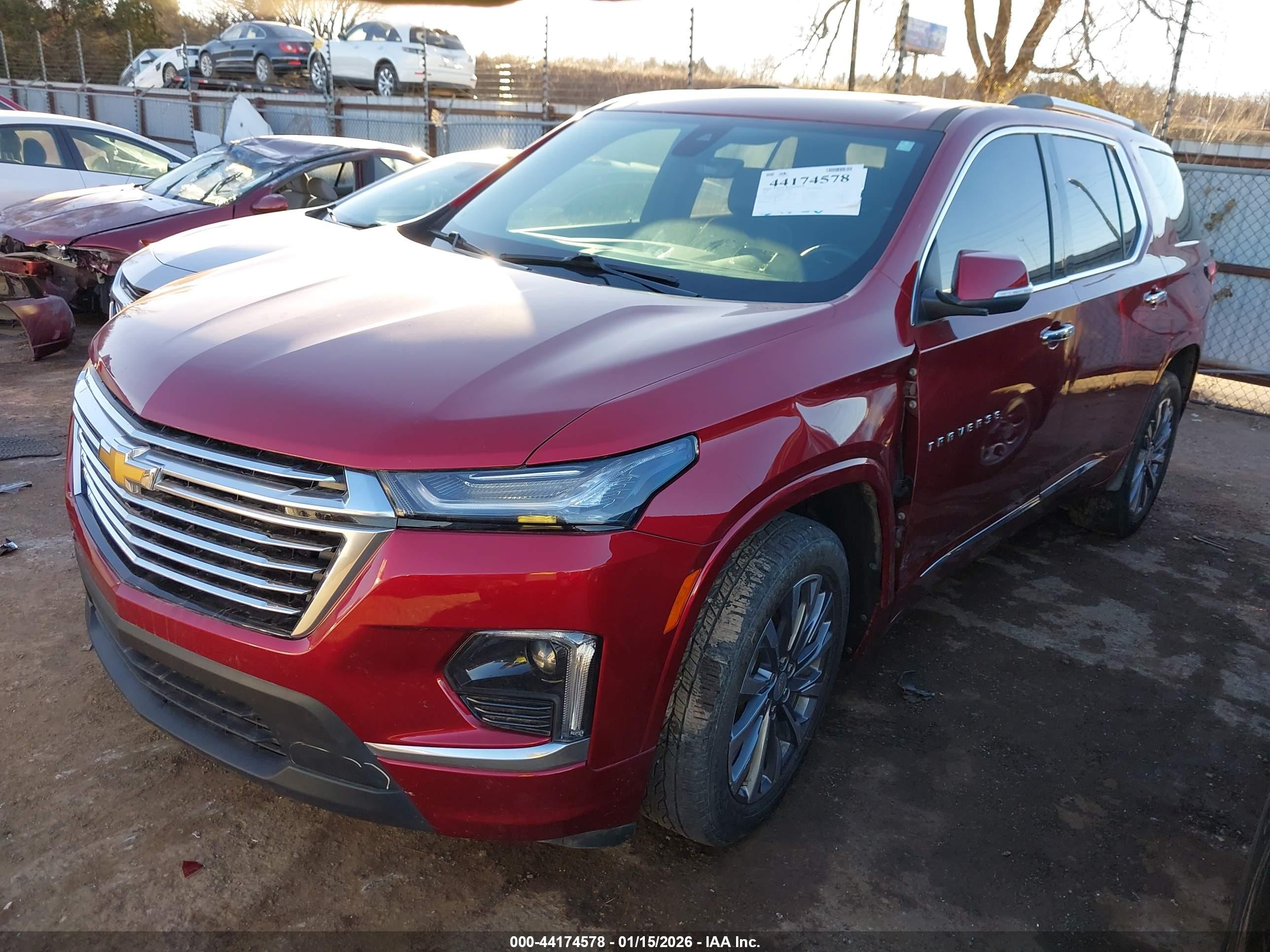 CHEVROLET TRAVERSE image 2