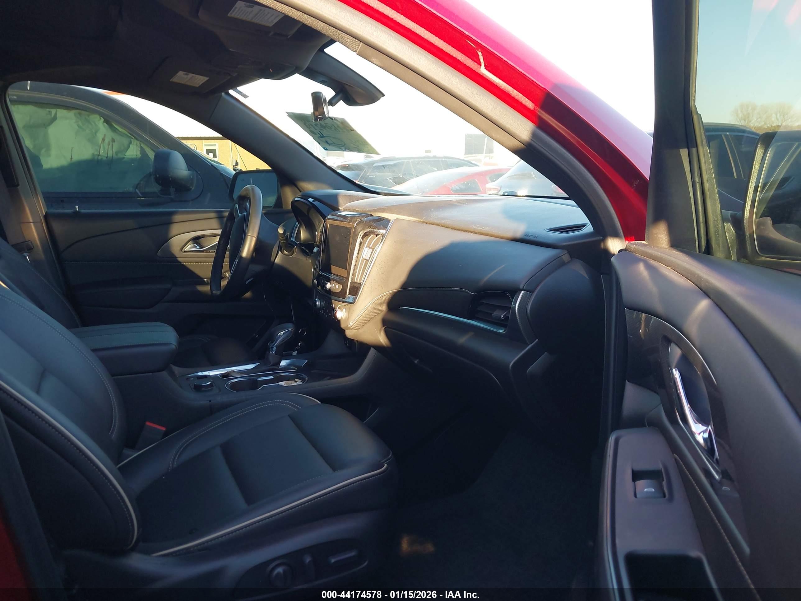 CHEVROLET TRAVERSE image 5