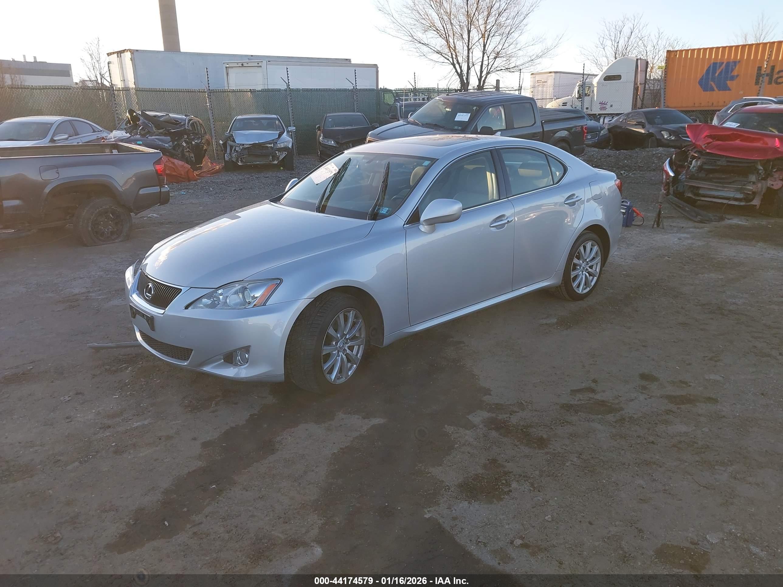 LEXUS IS image 2