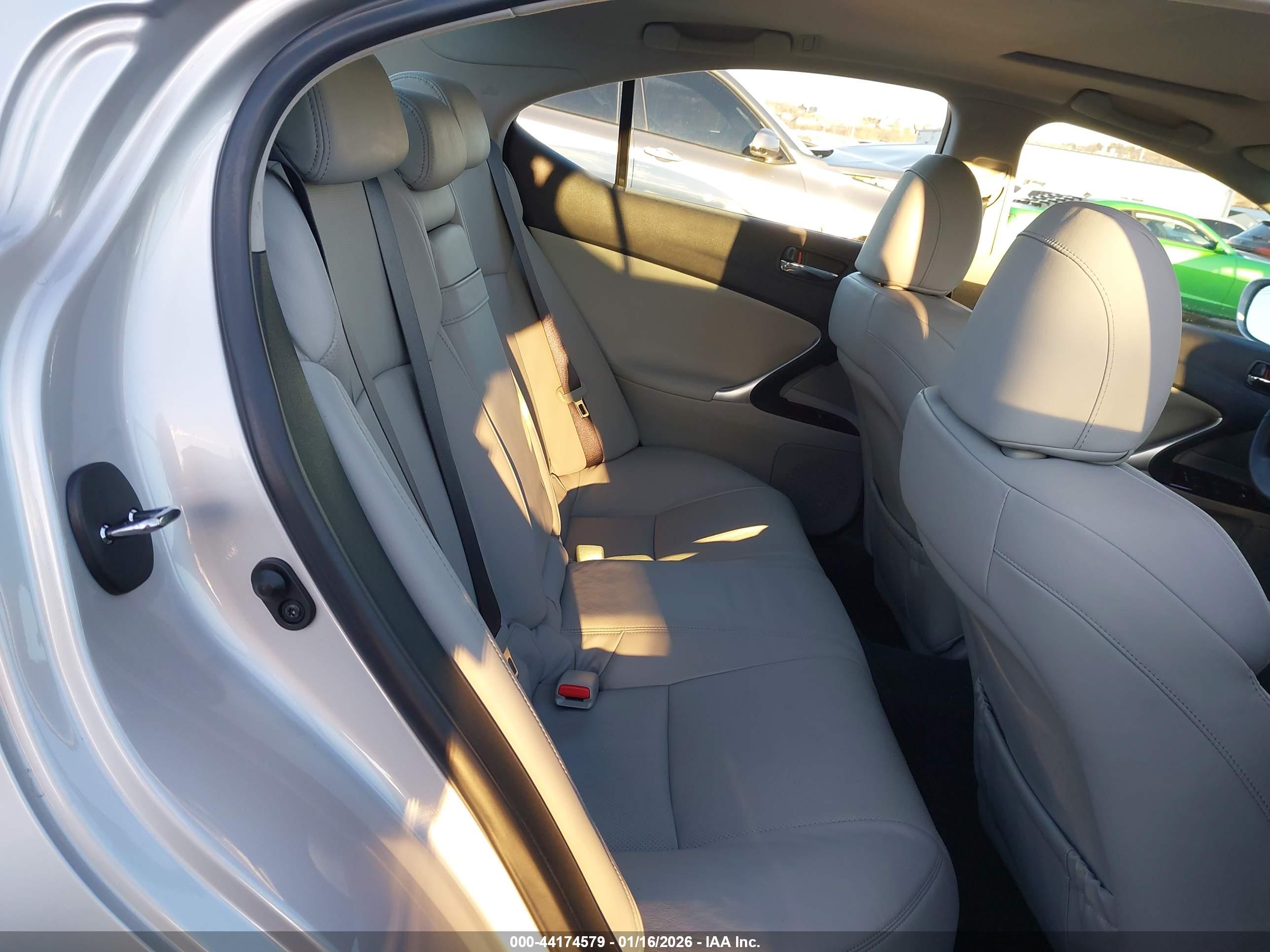 LEXUS IS image 8
