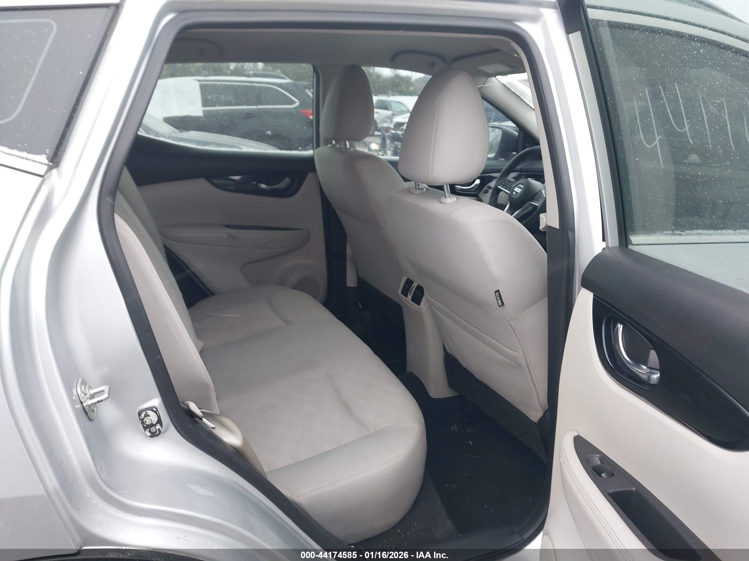 NISSAN ROGUE image 8