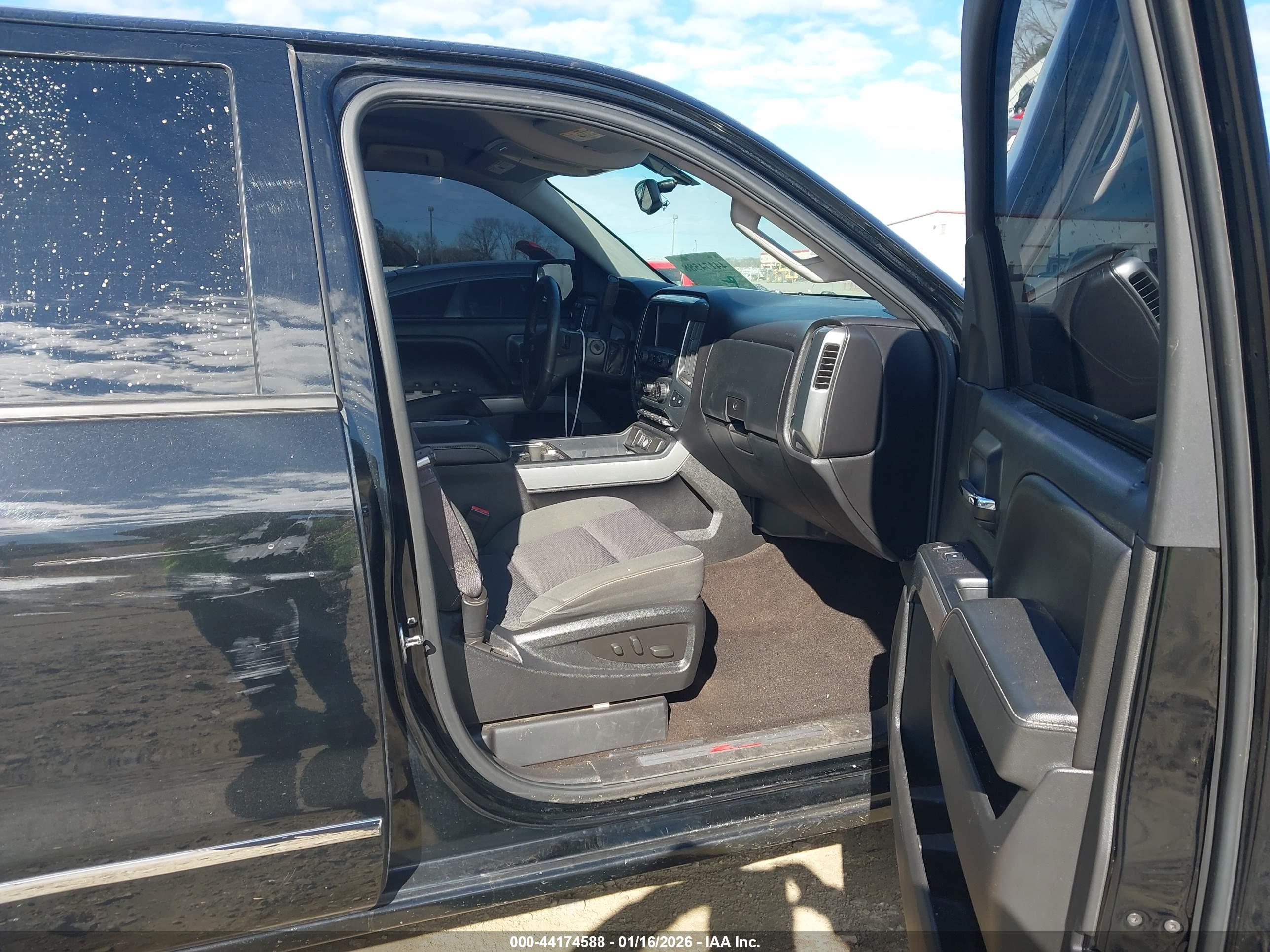 CHEVROLET SILVERADO image 5