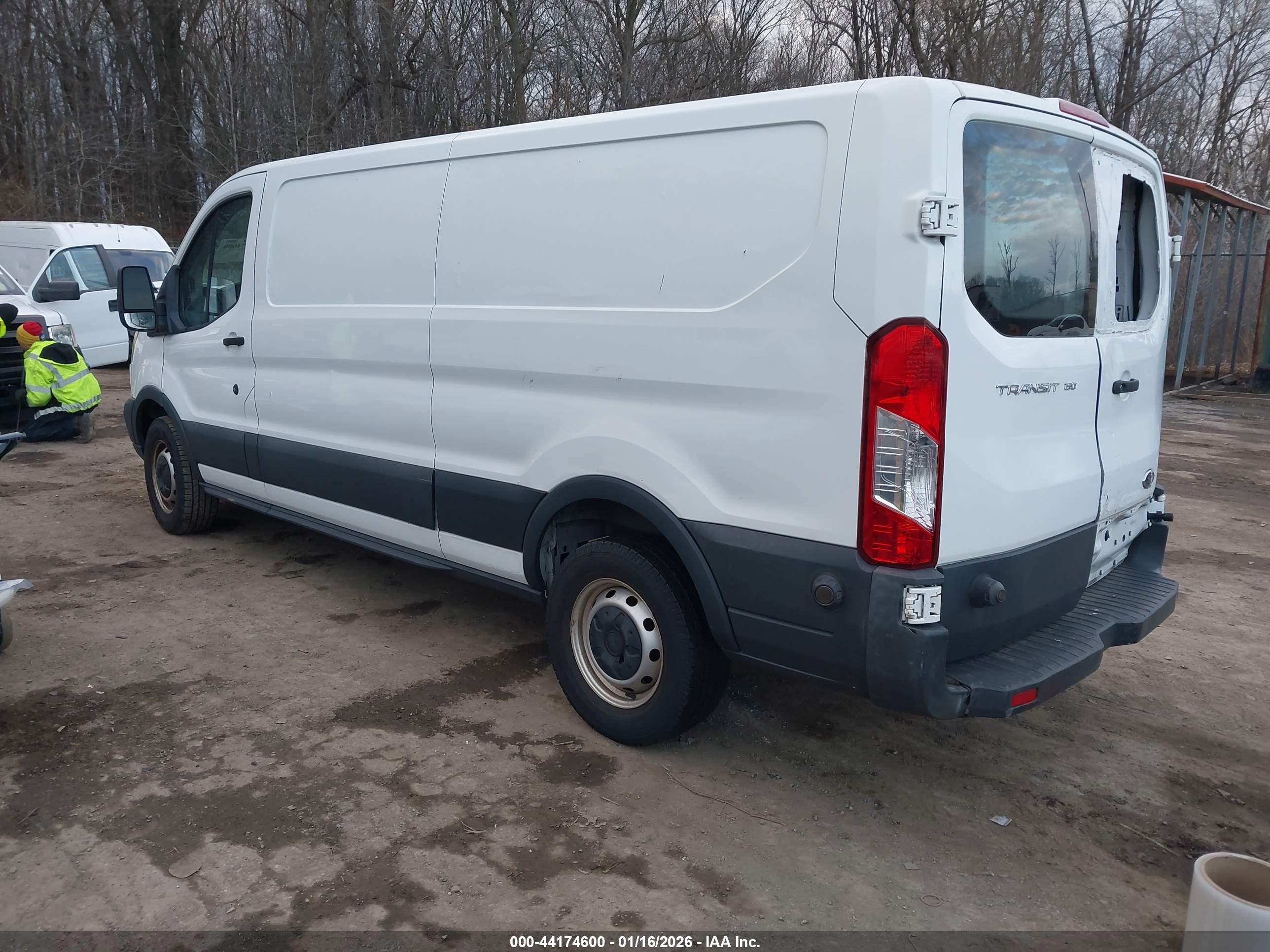 FORD TRANSIT-150 image 3