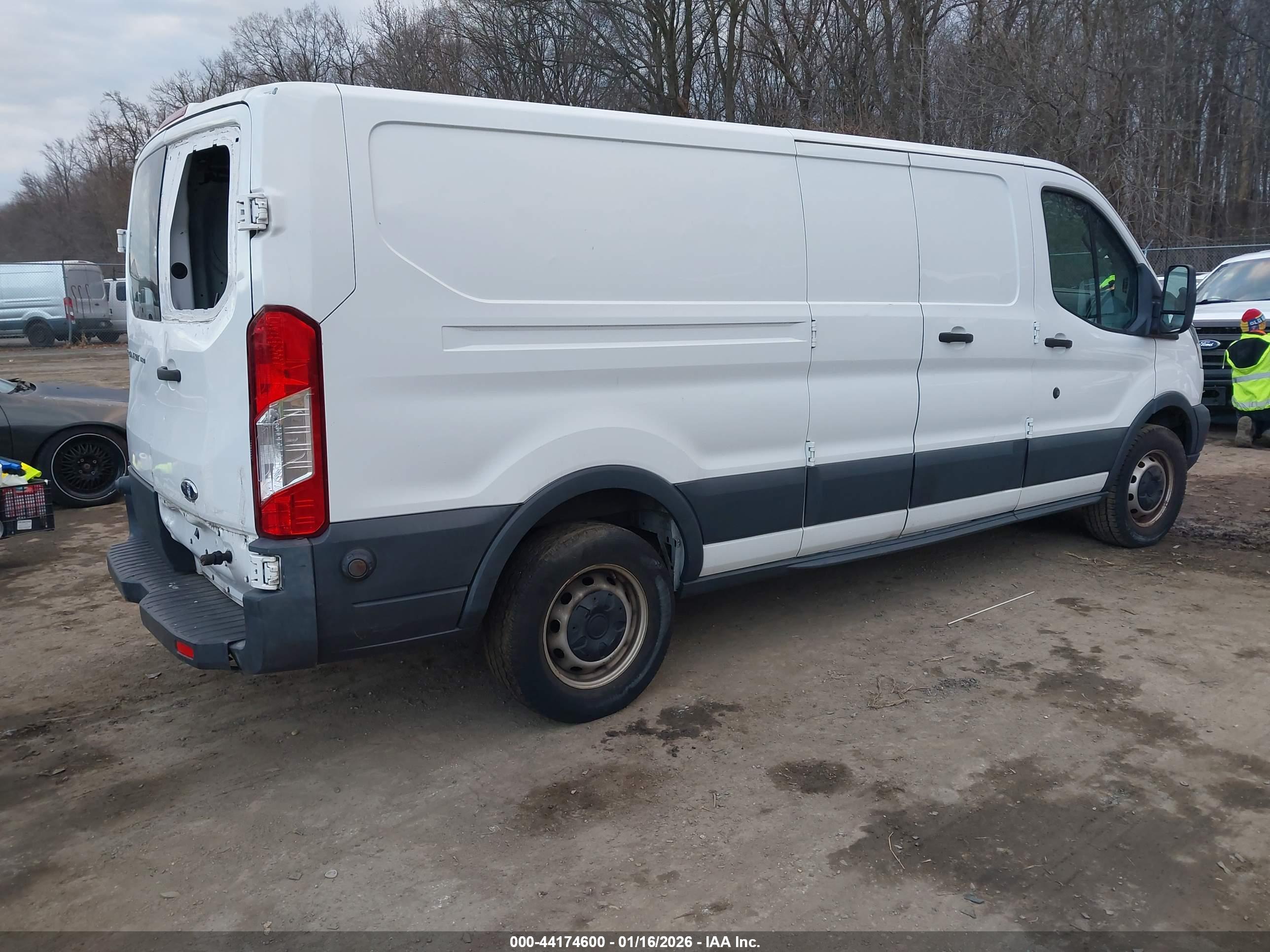 FORD TRANSIT-150 image 4