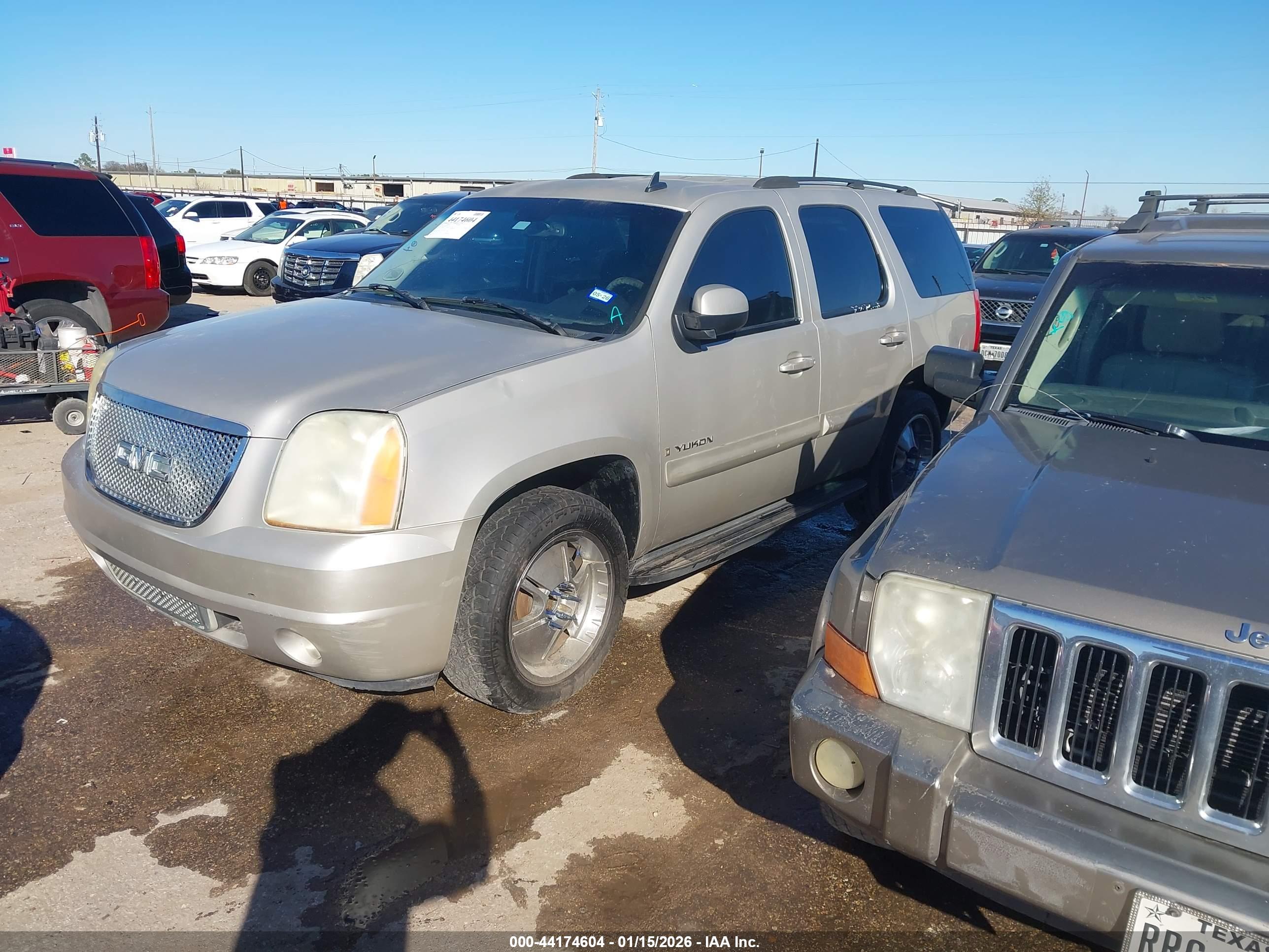 GMC YUKON image 2