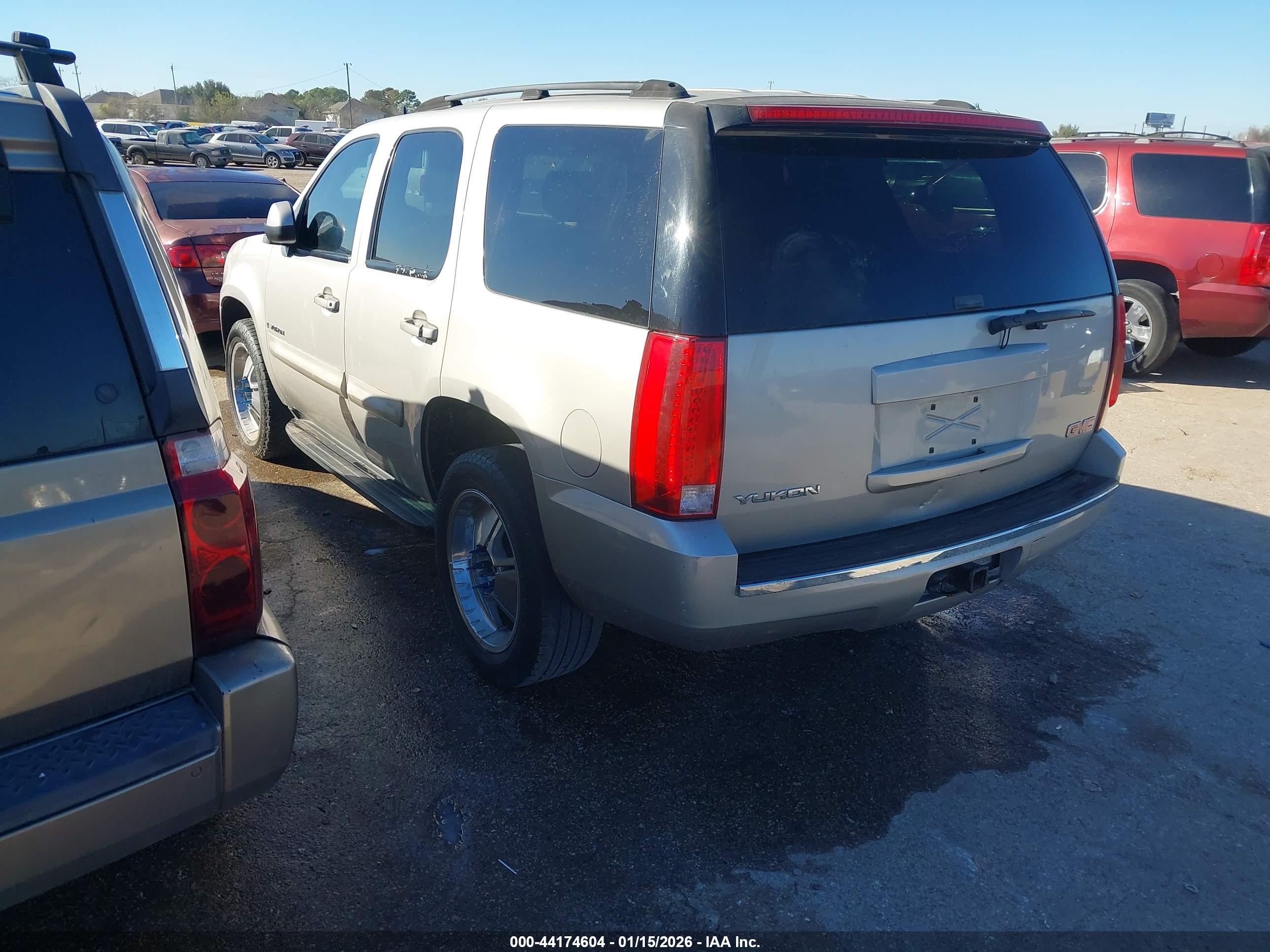 GMC YUKON image 3