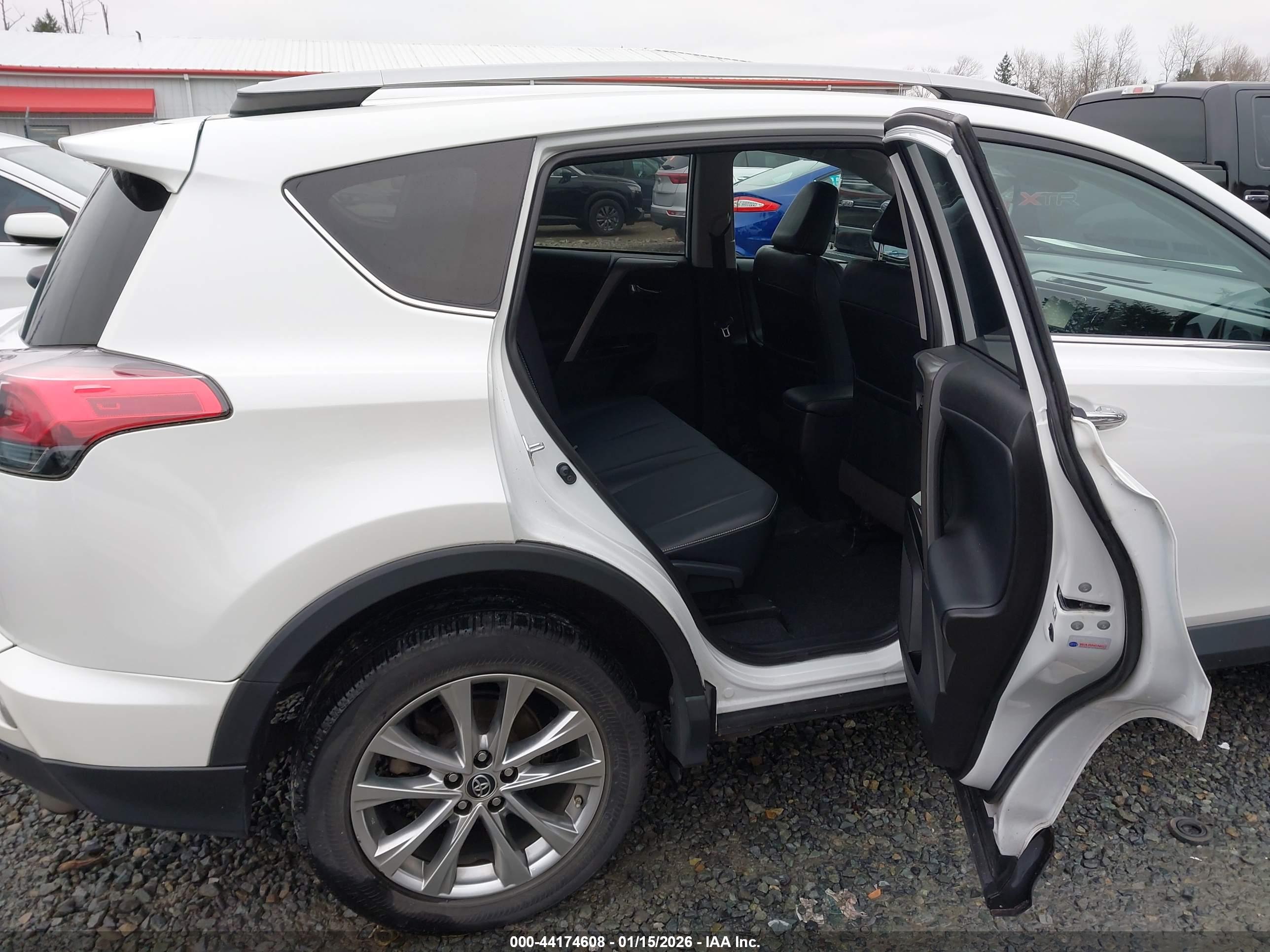 TOYOTA RAV4 image 8