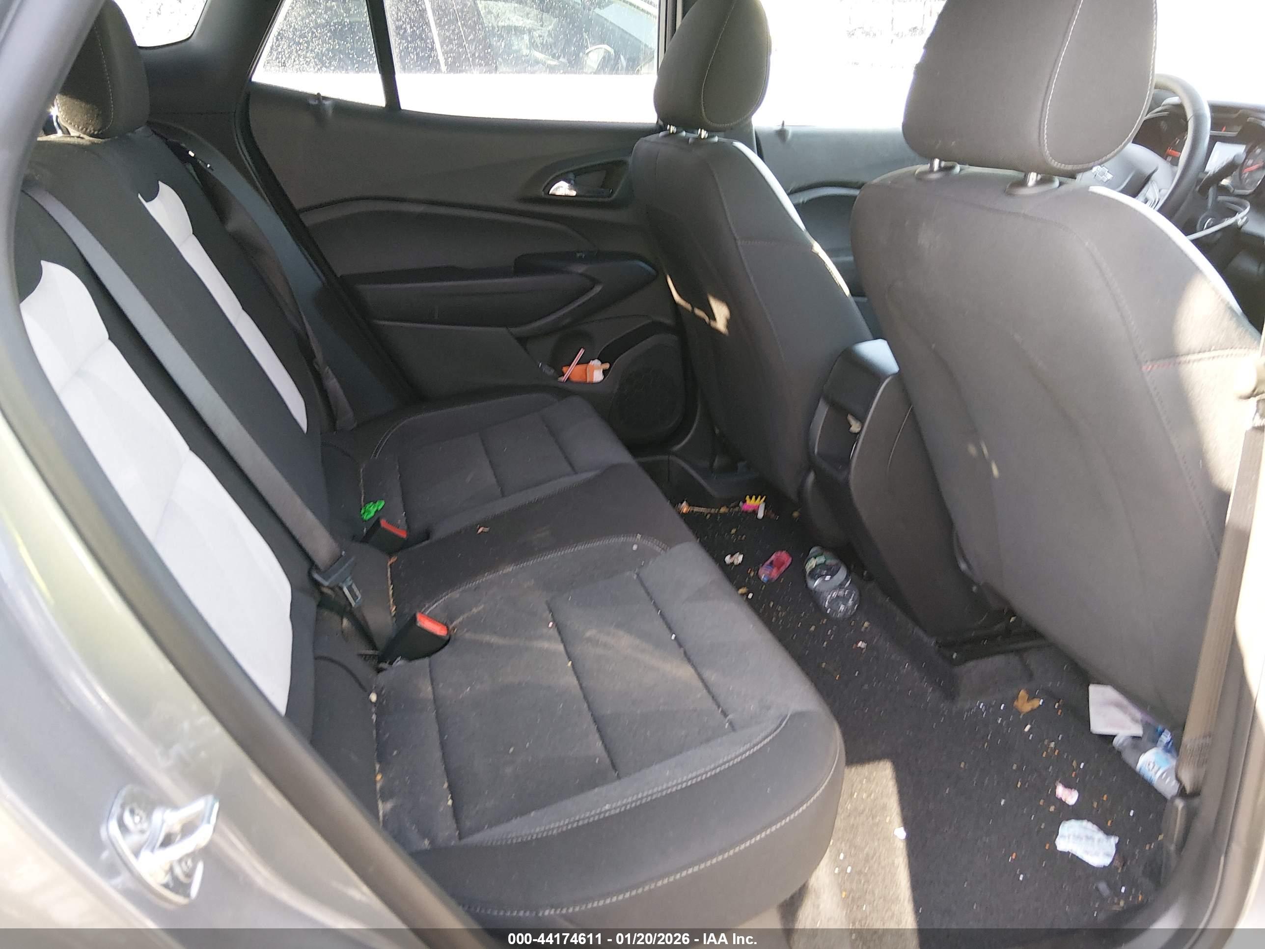 CHEVROLET TRAX image 8