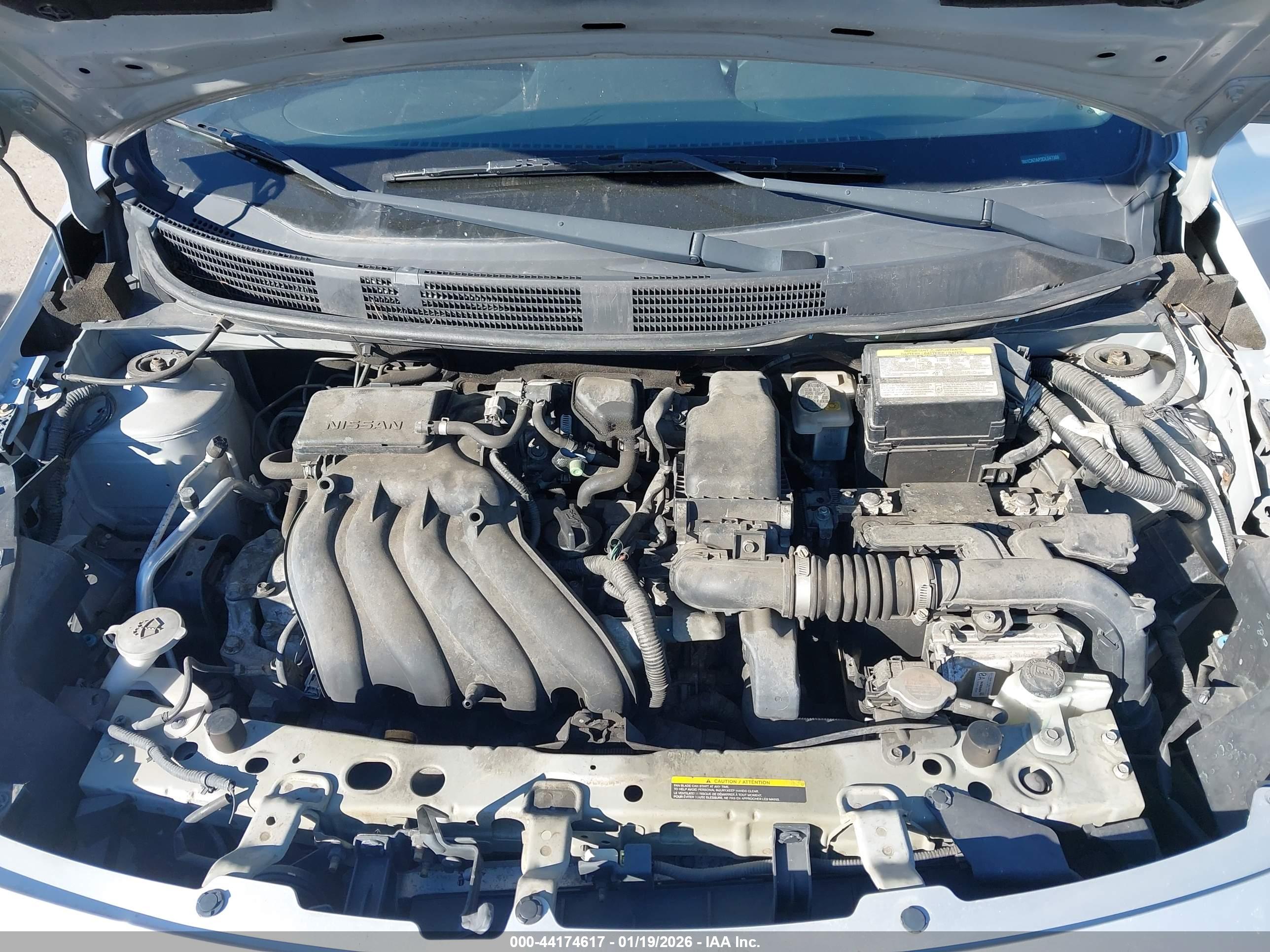 NISSAN VERSA image 10