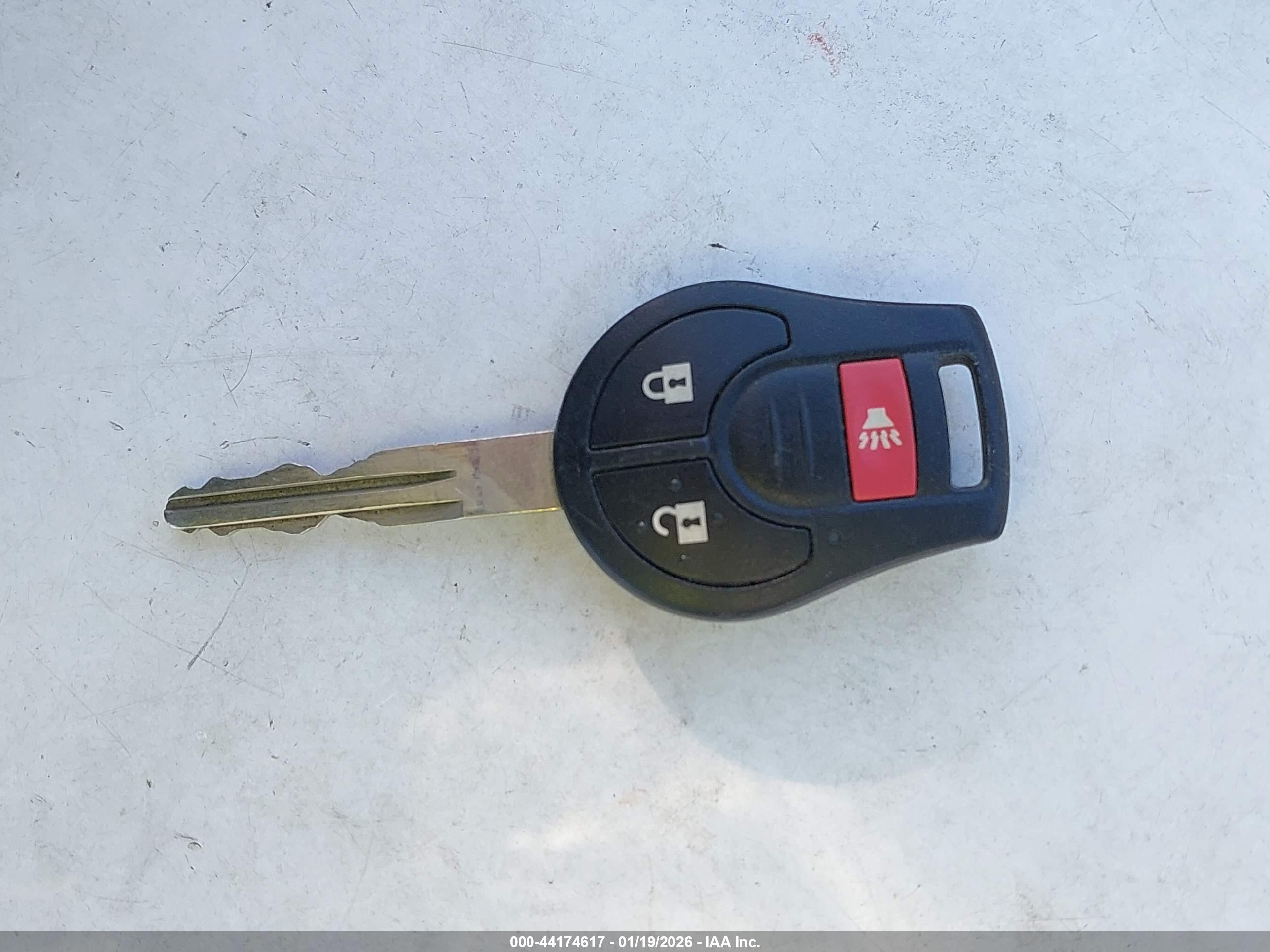 NISSAN VERSA image 11