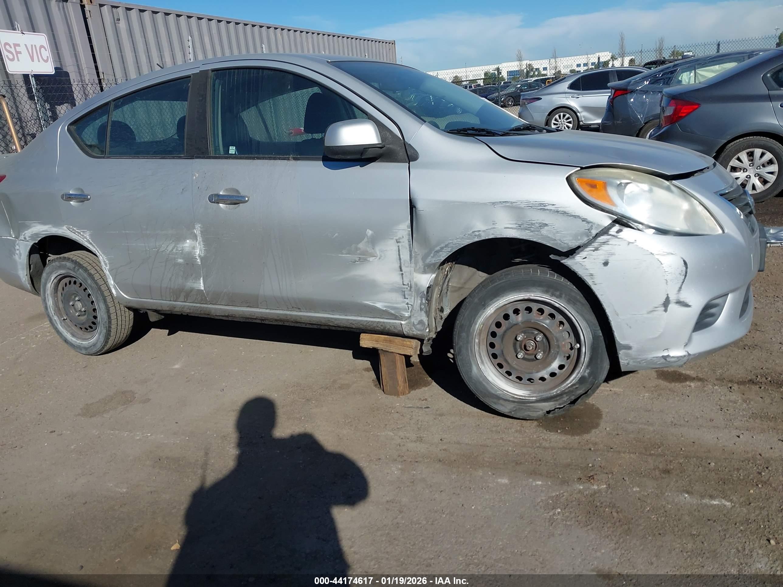 NISSAN VERSA image 6