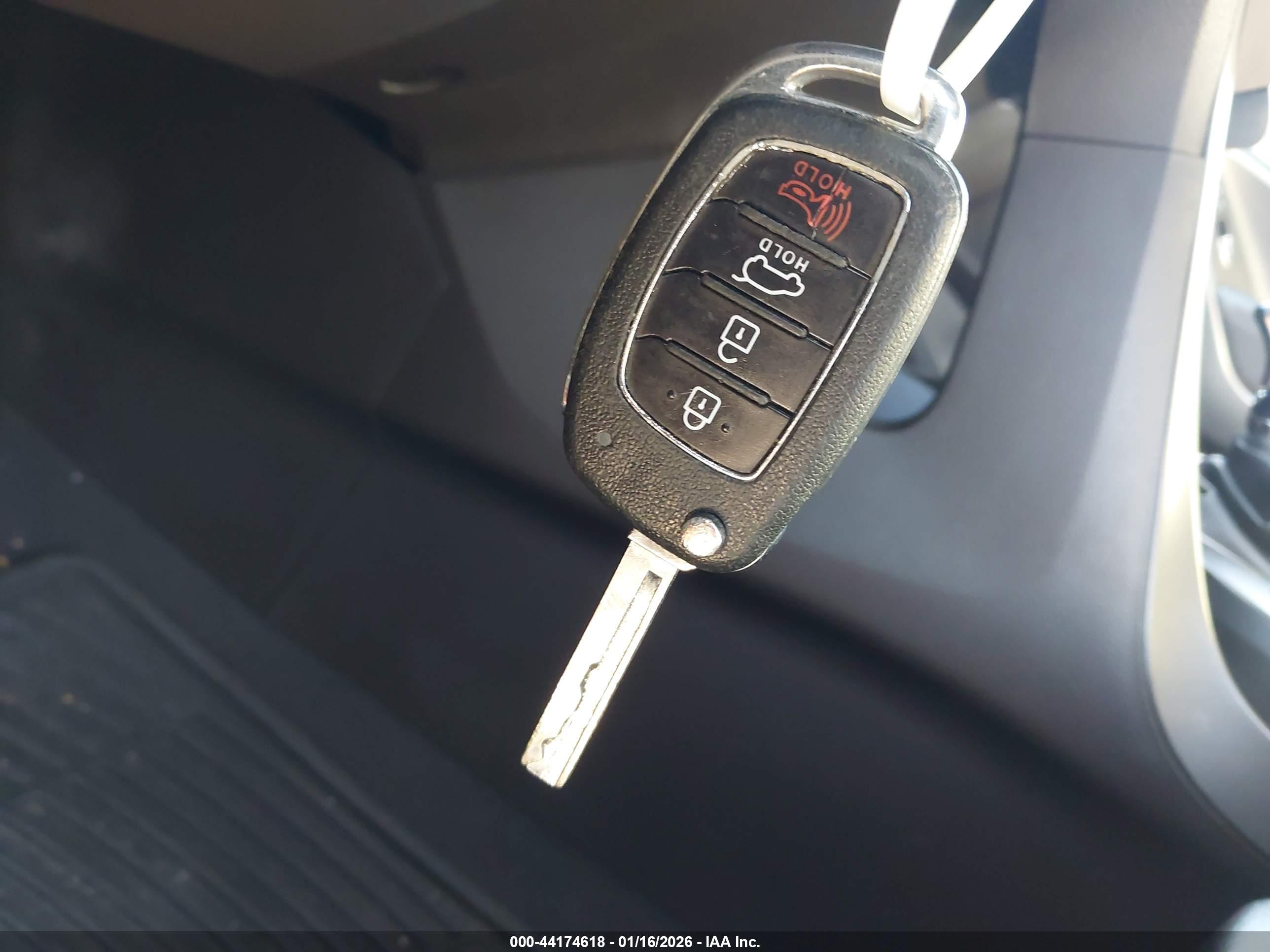 HYUNDAI SANTA image 11