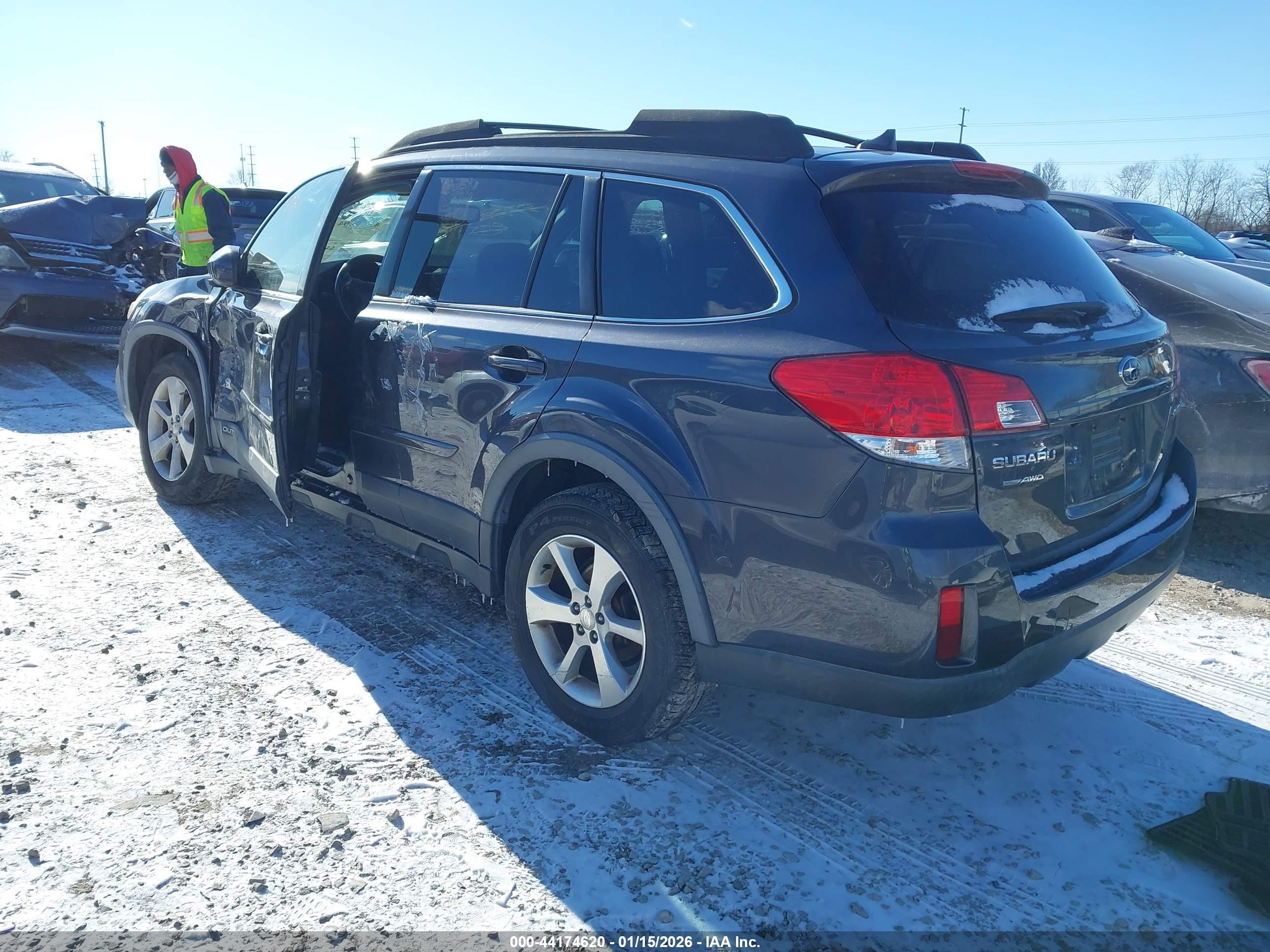 SUBARU OUTBACK image 3