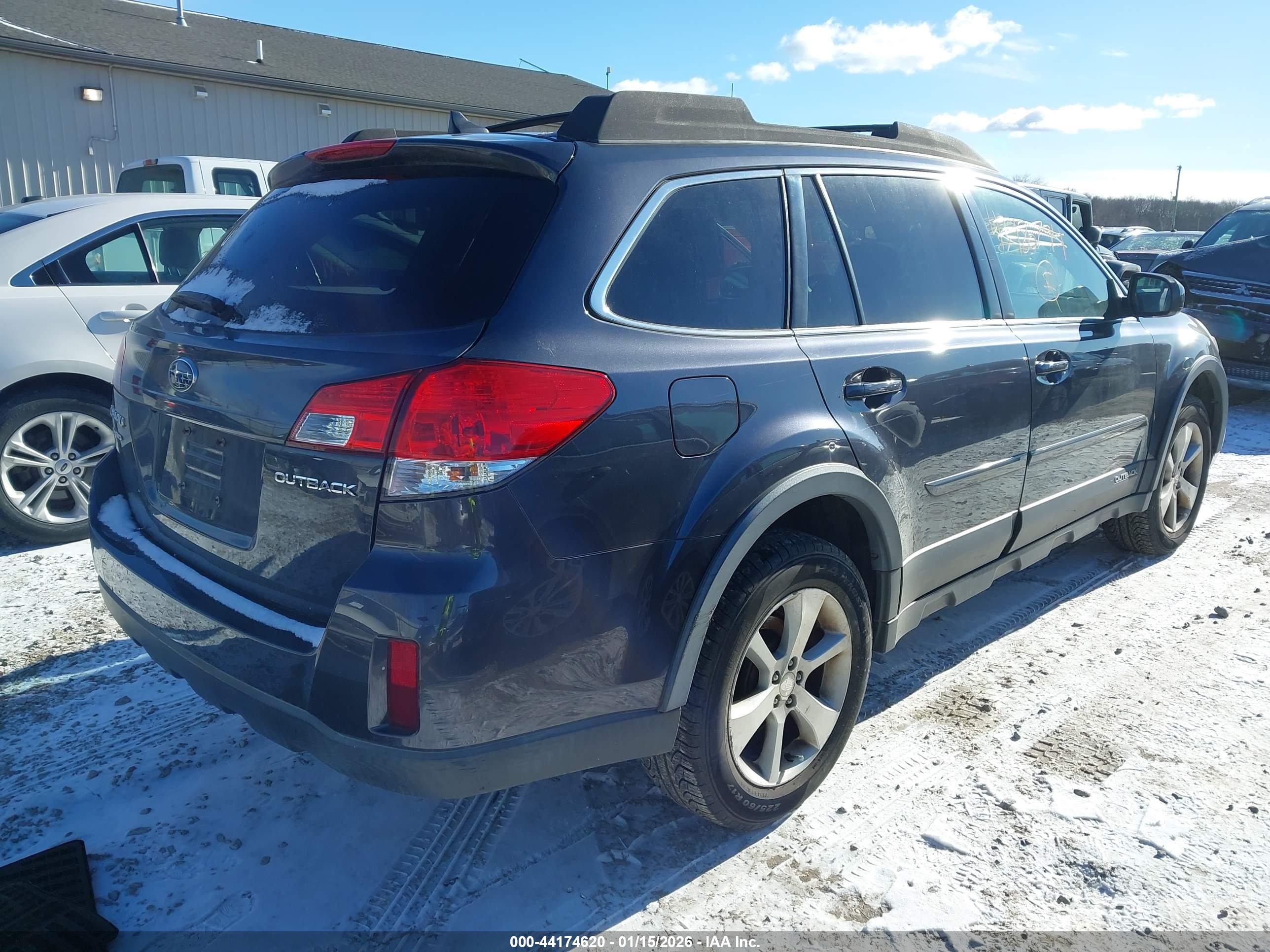 SUBARU OUTBACK image 4