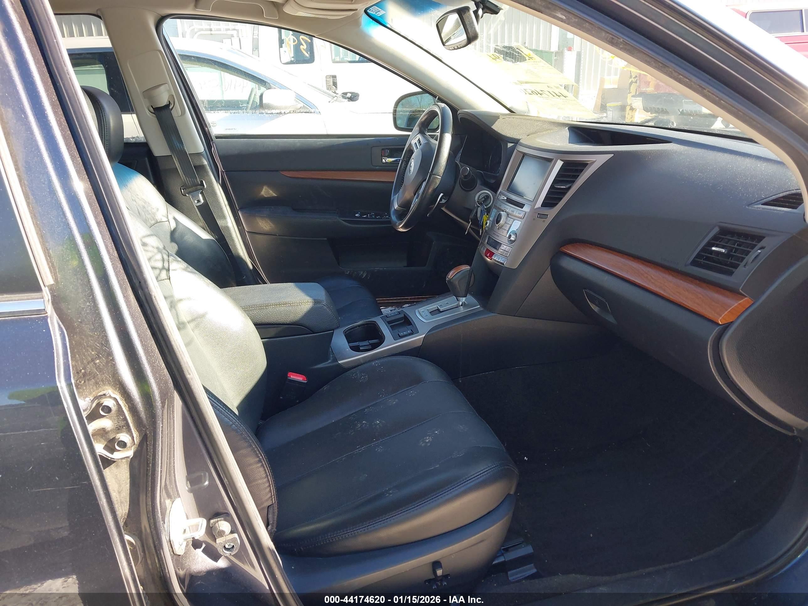 SUBARU OUTBACK image 5