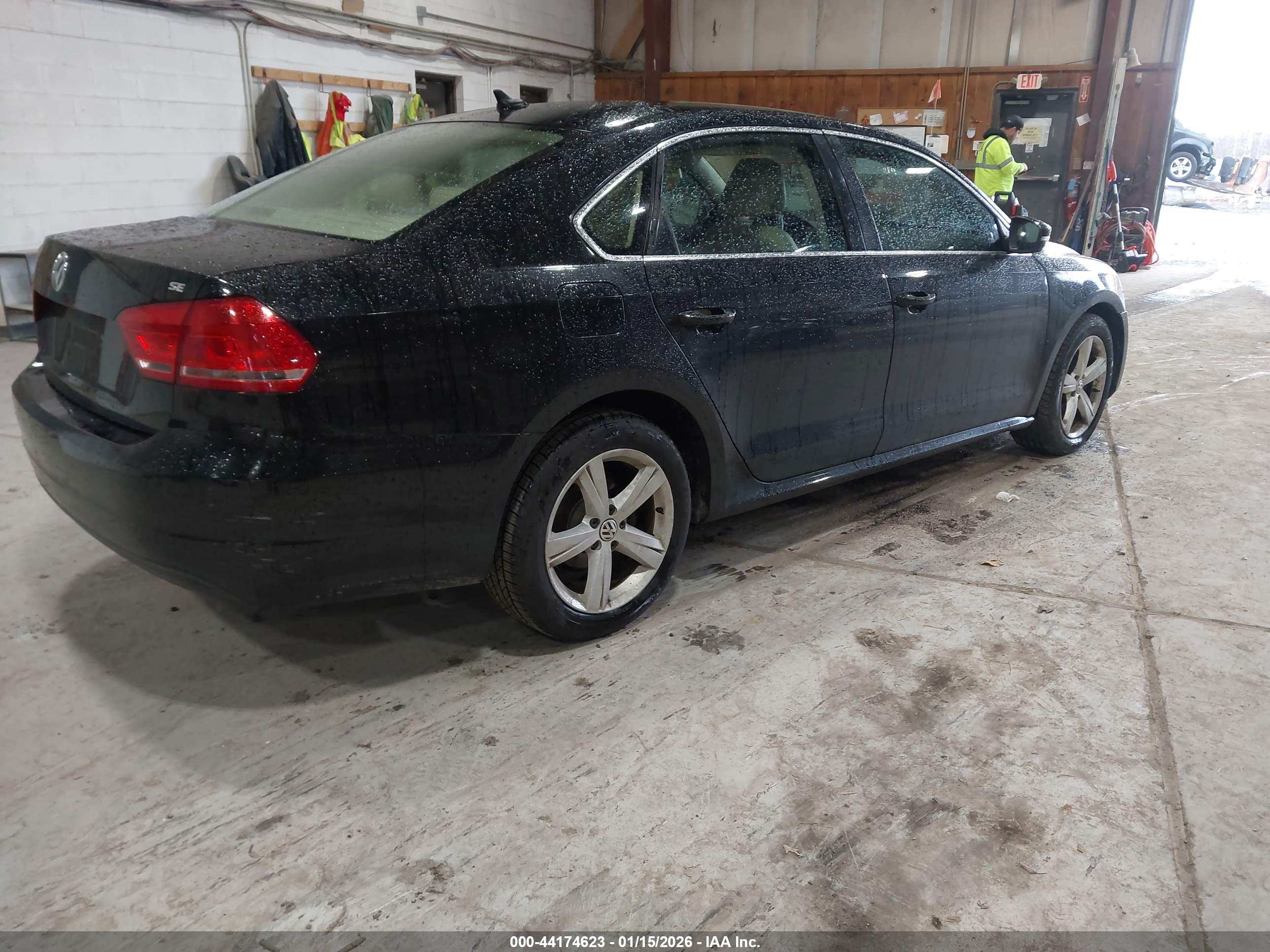 VOLKSWAGEN PASSAT image 4