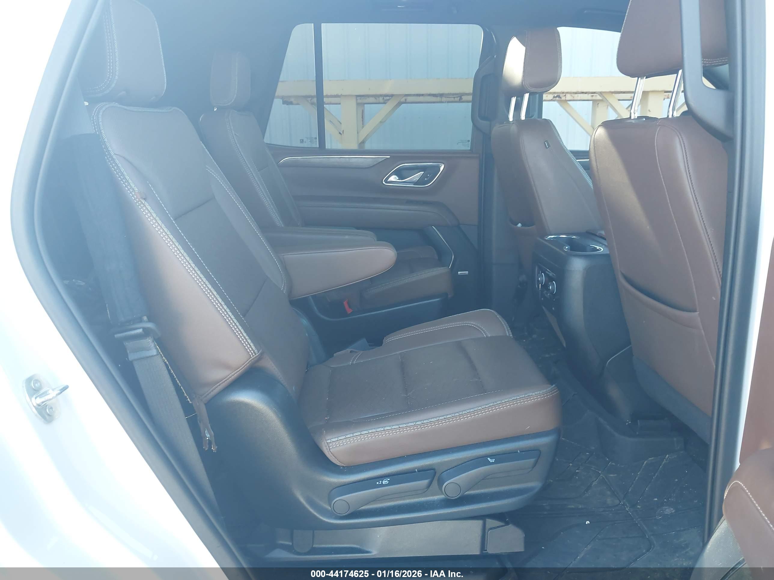 CHEVROLET TAHOE image 8