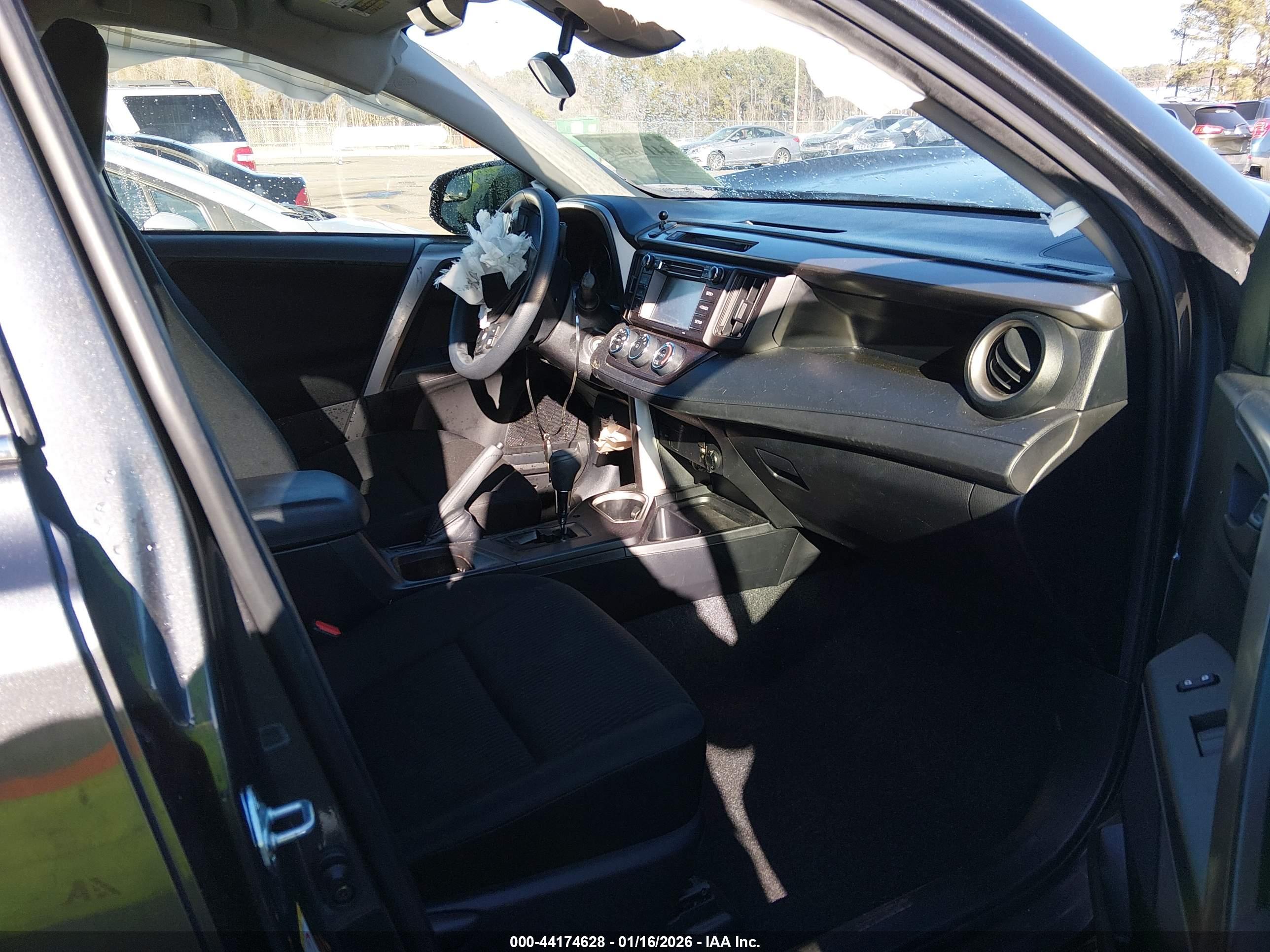TOYOTA RAV4 image 5