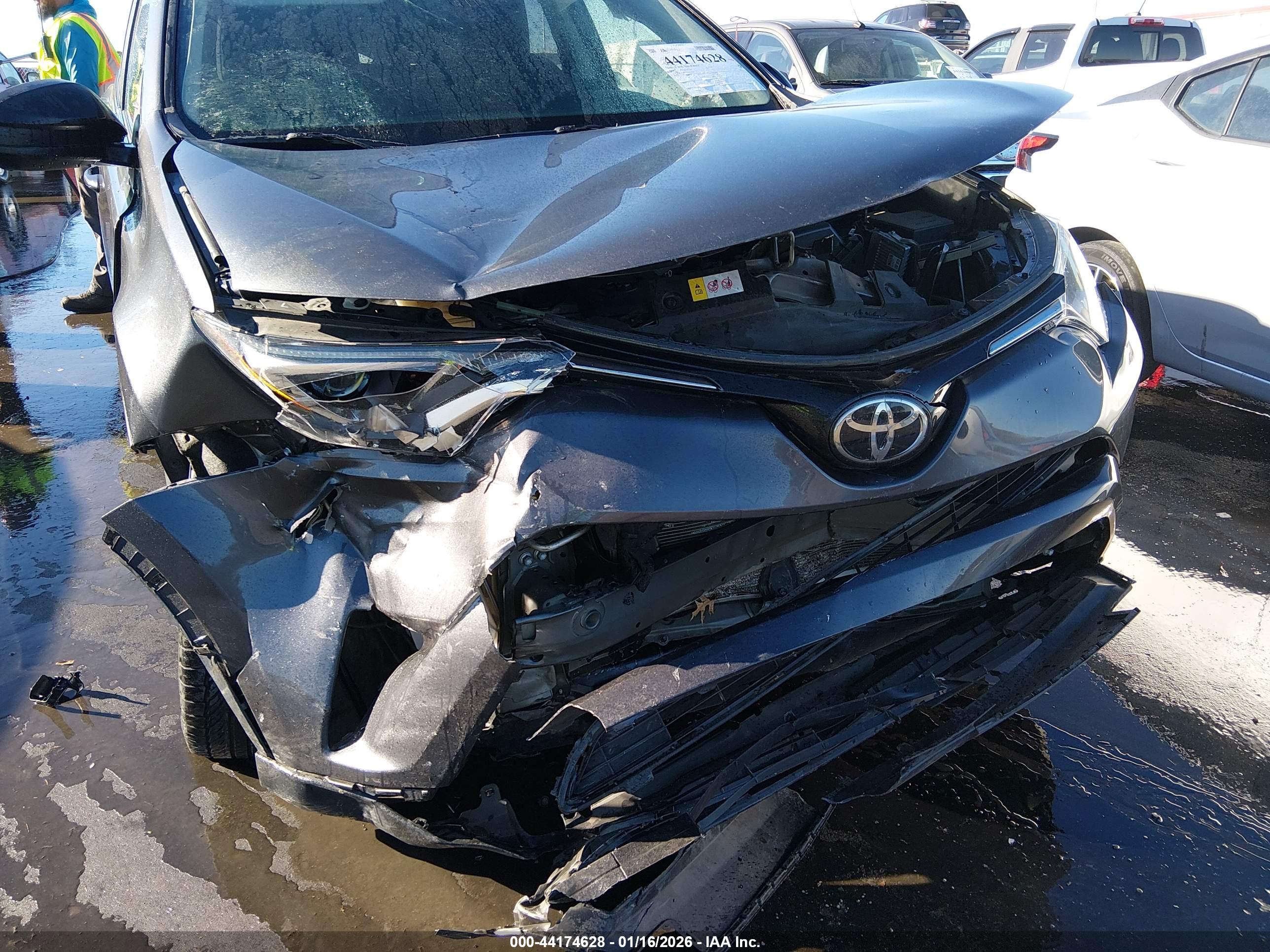 TOYOTA RAV4 image 6