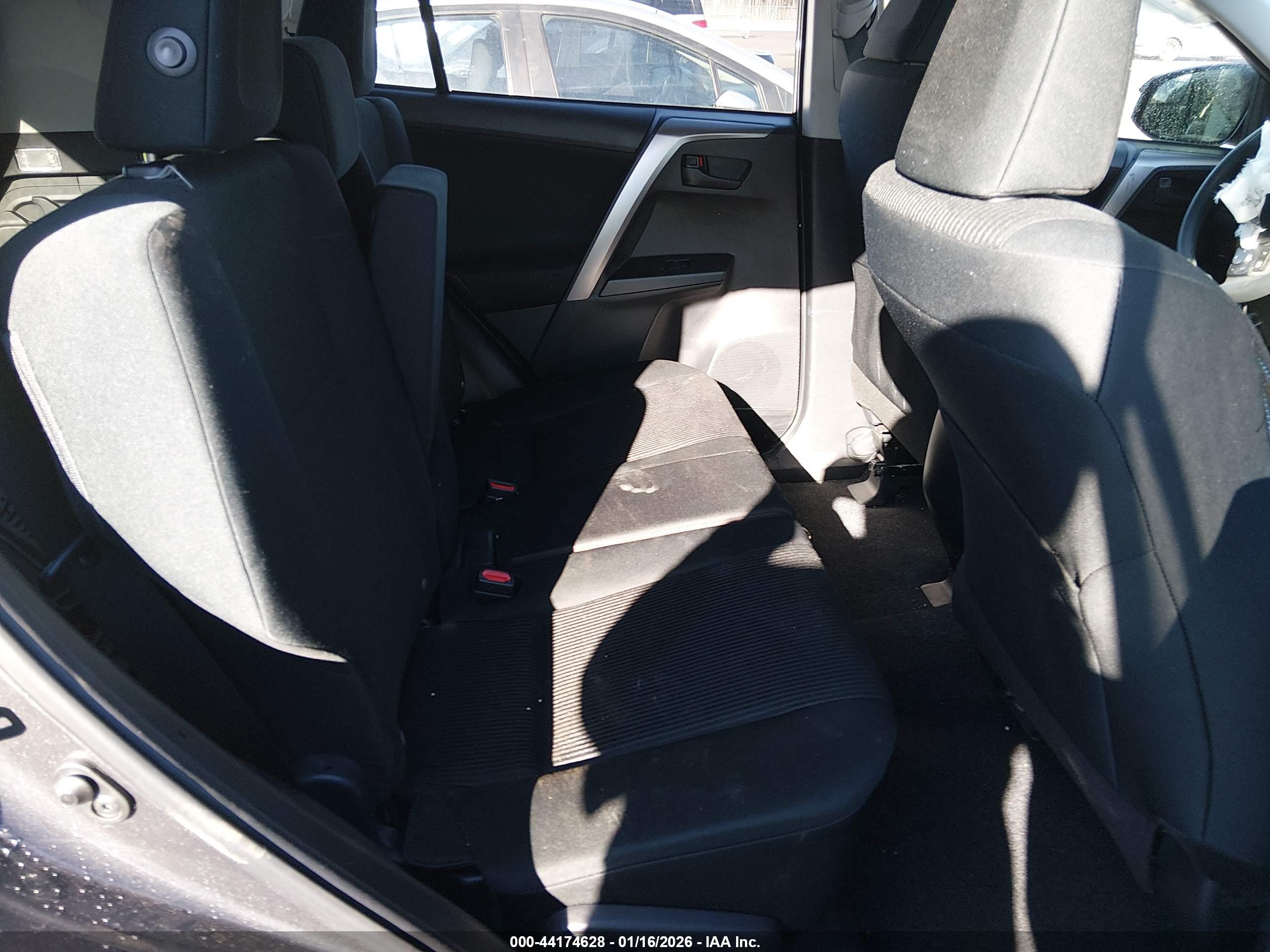 TOYOTA RAV4 image 8
