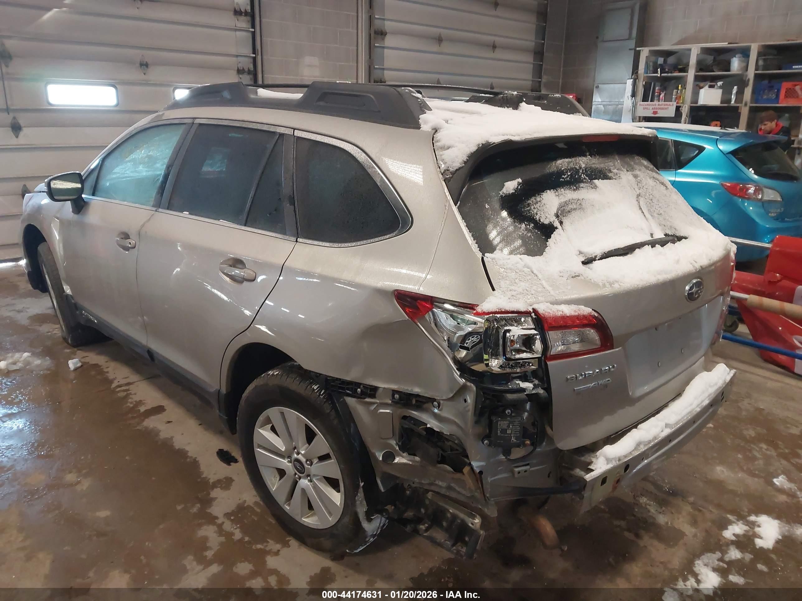 SUBARU OUTBACK image 3