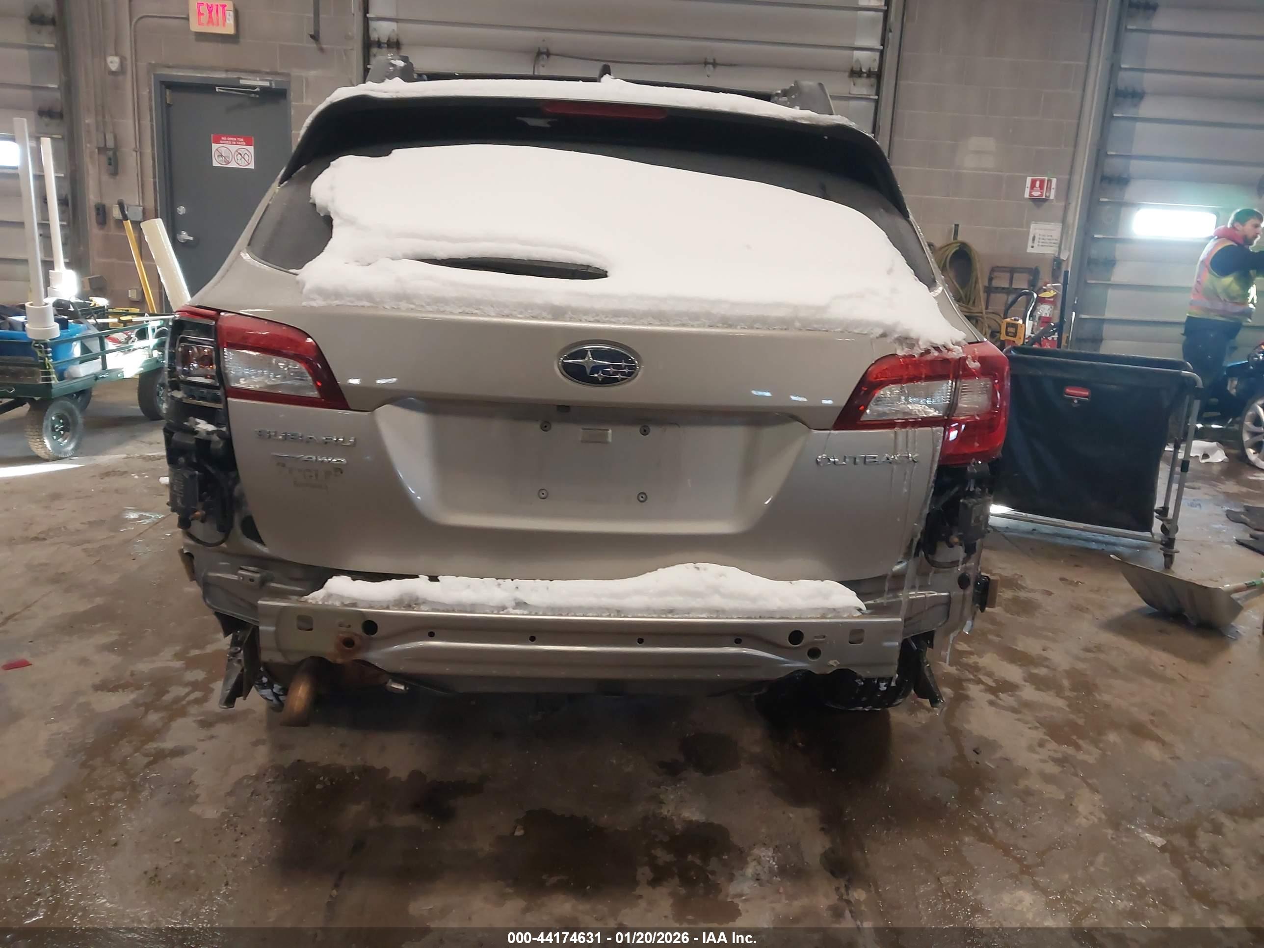 SUBARU OUTBACK image 6