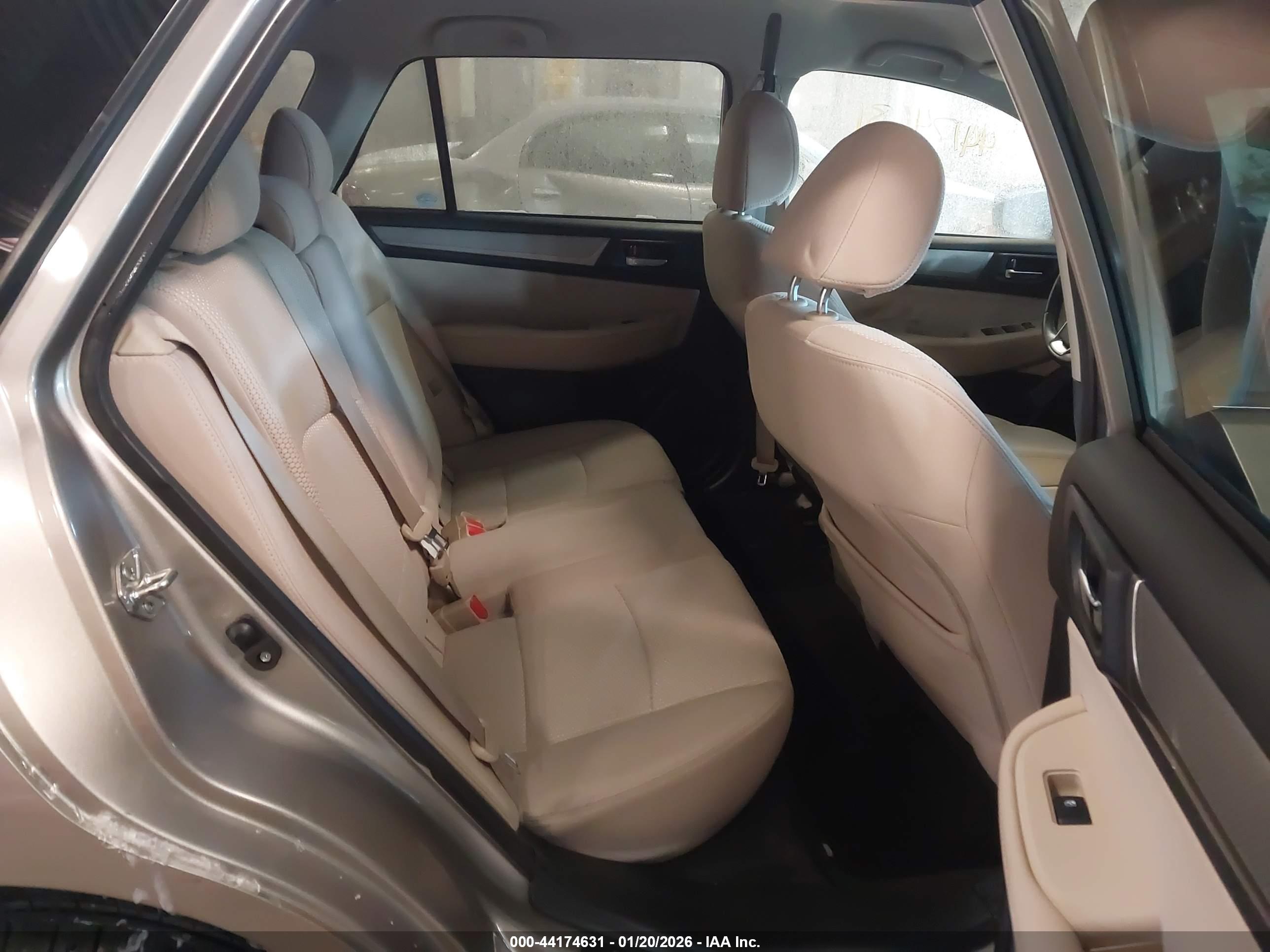 SUBARU OUTBACK image 8