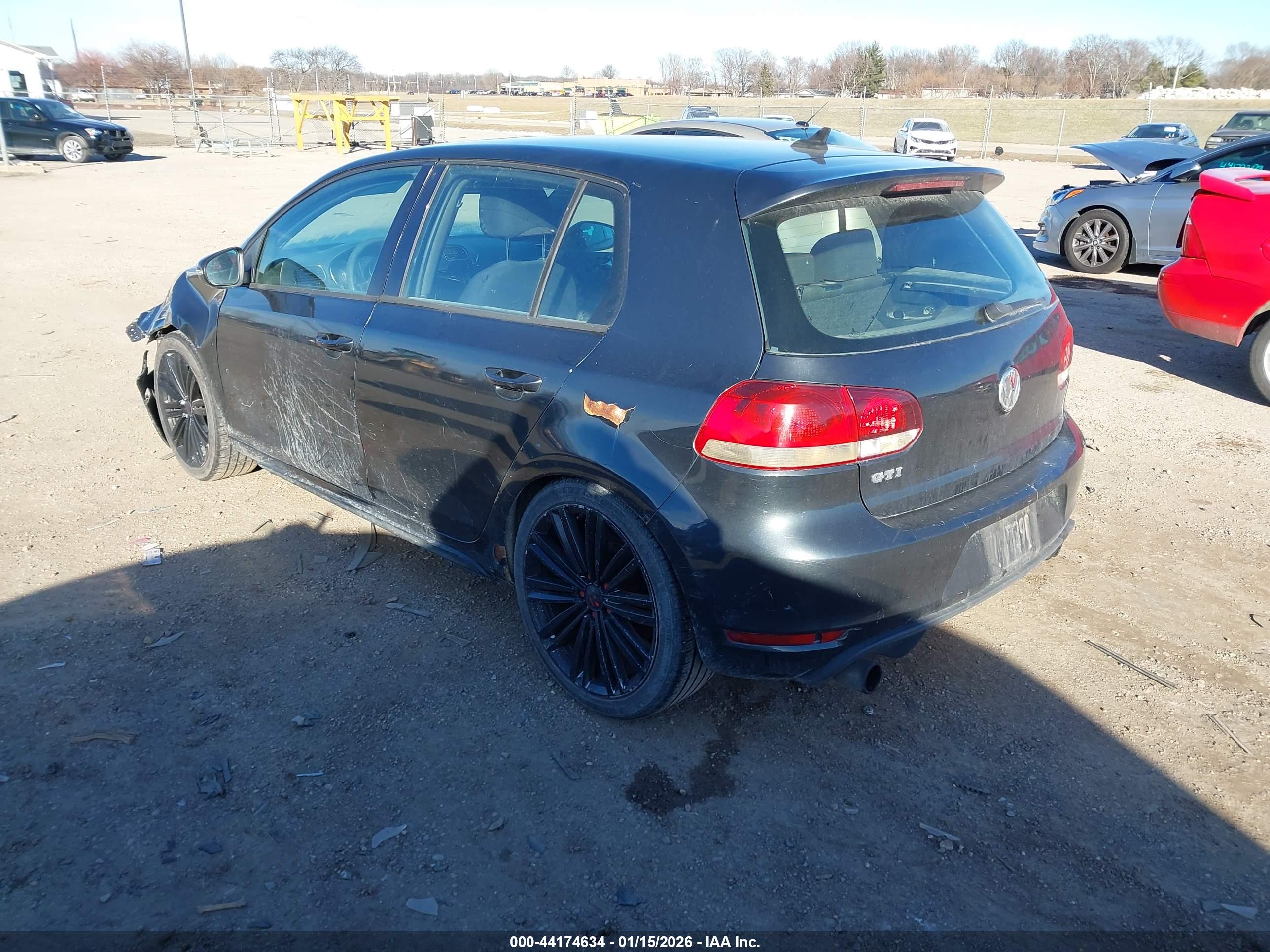 VOLKSWAGEN GTI image 3