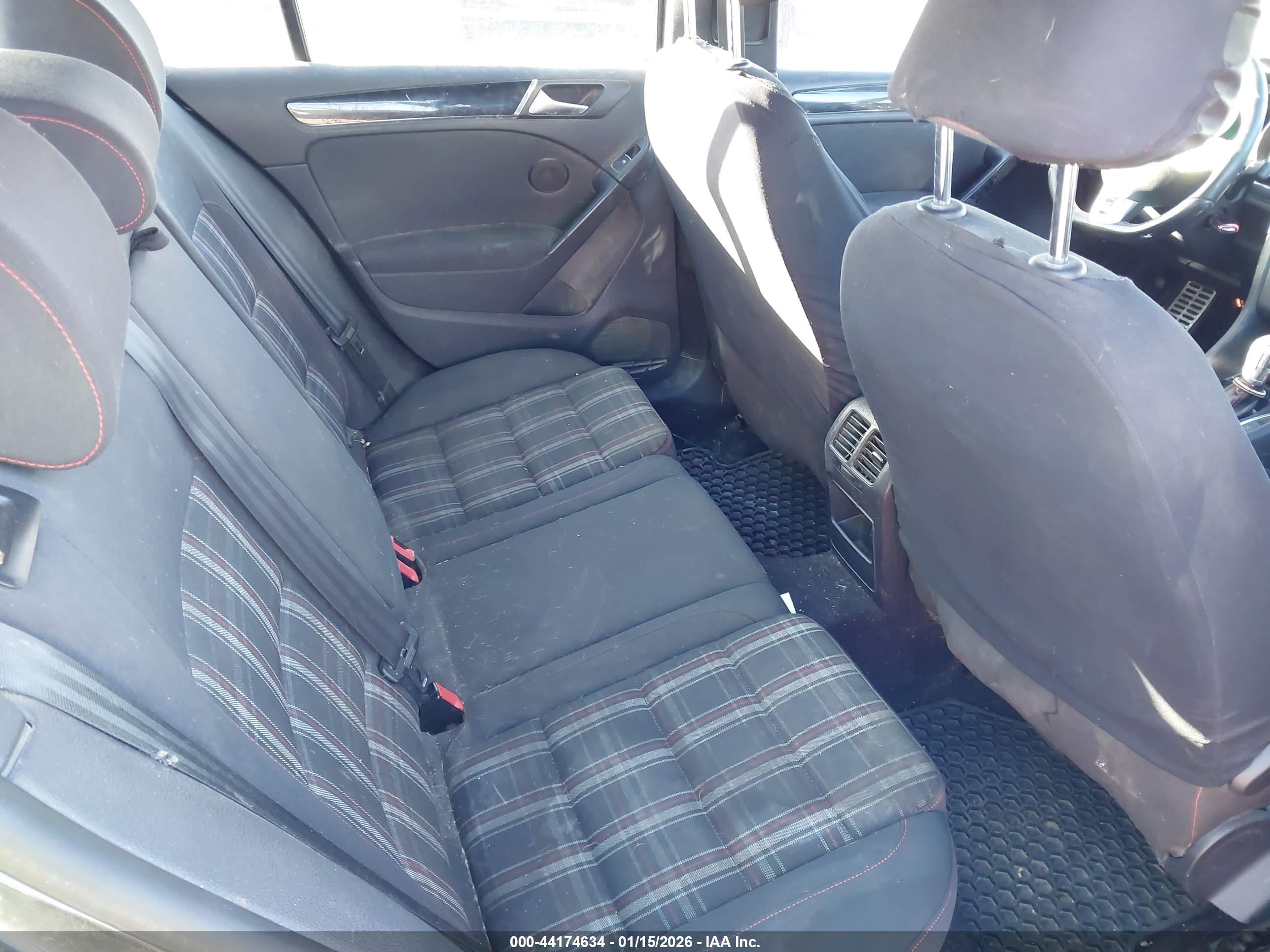 VOLKSWAGEN GTI image 8