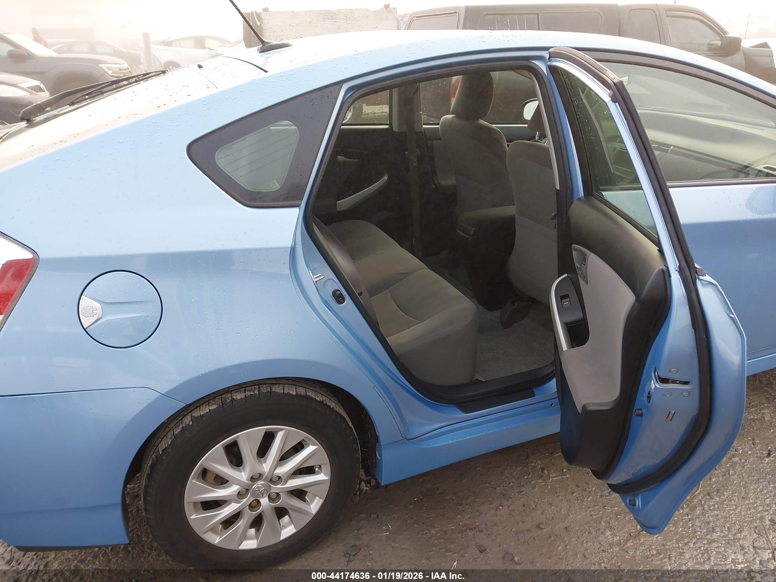 TOYOTA PRIUS image 8