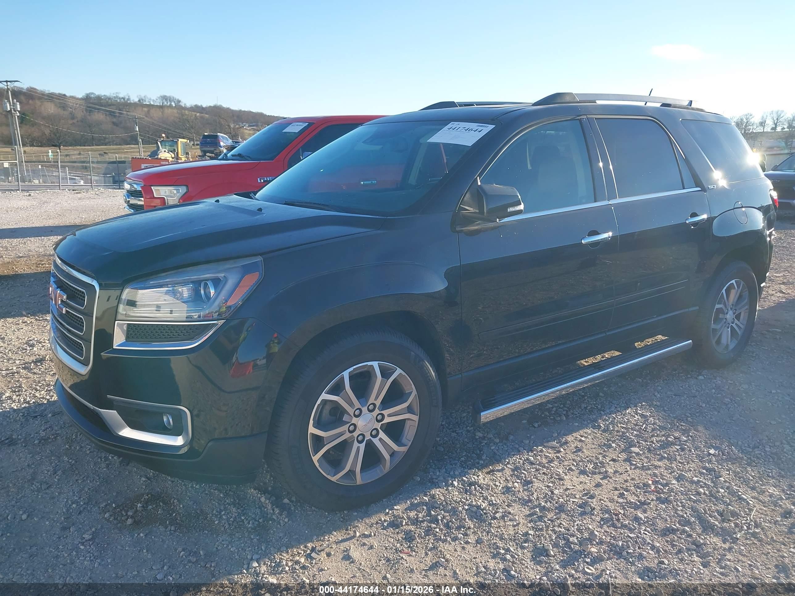 GMC ACADIA image 2